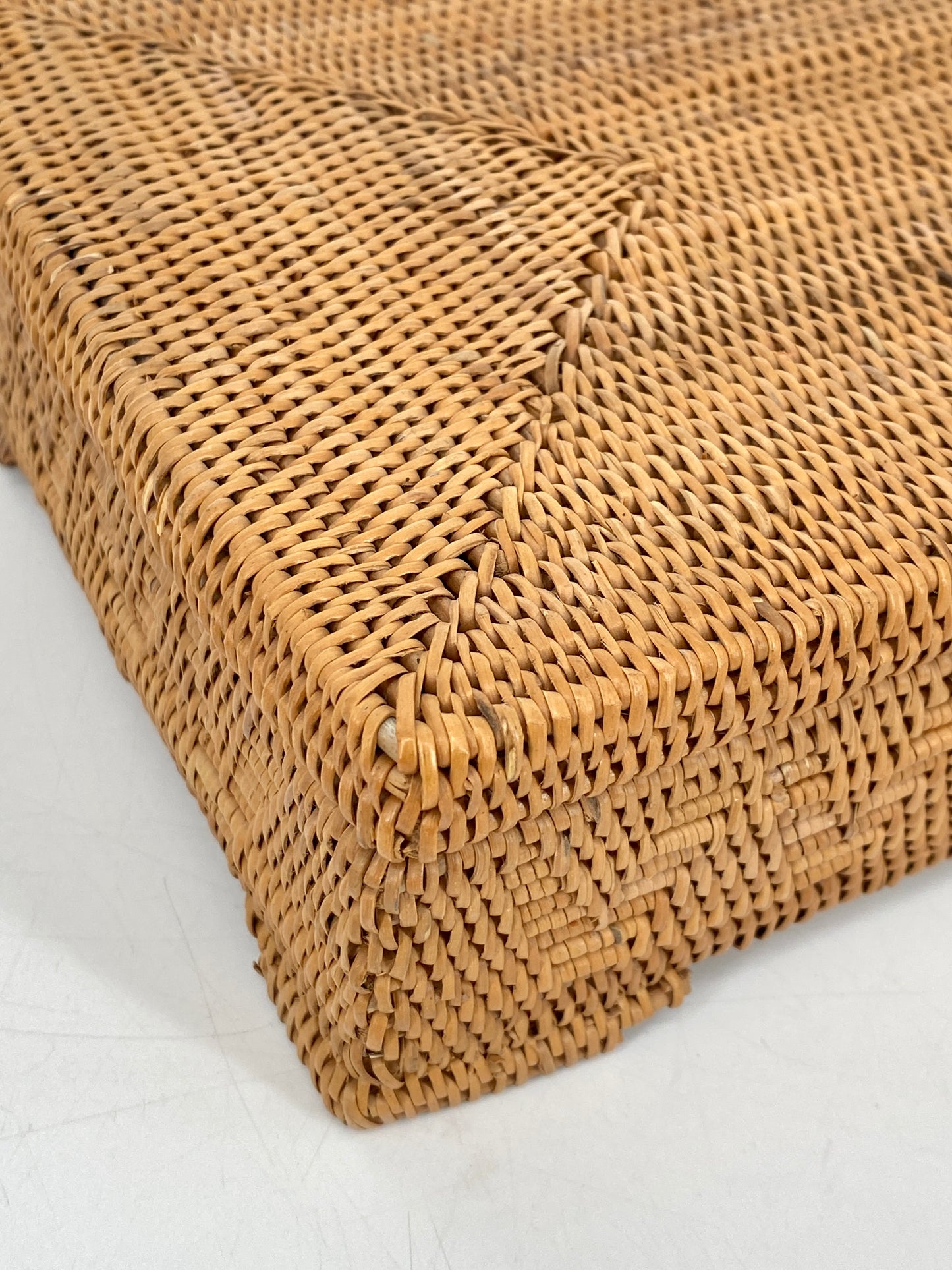 Handgewebte Aufbewahrungsbox aus Rattan mit feinem Dreiecks-Muster