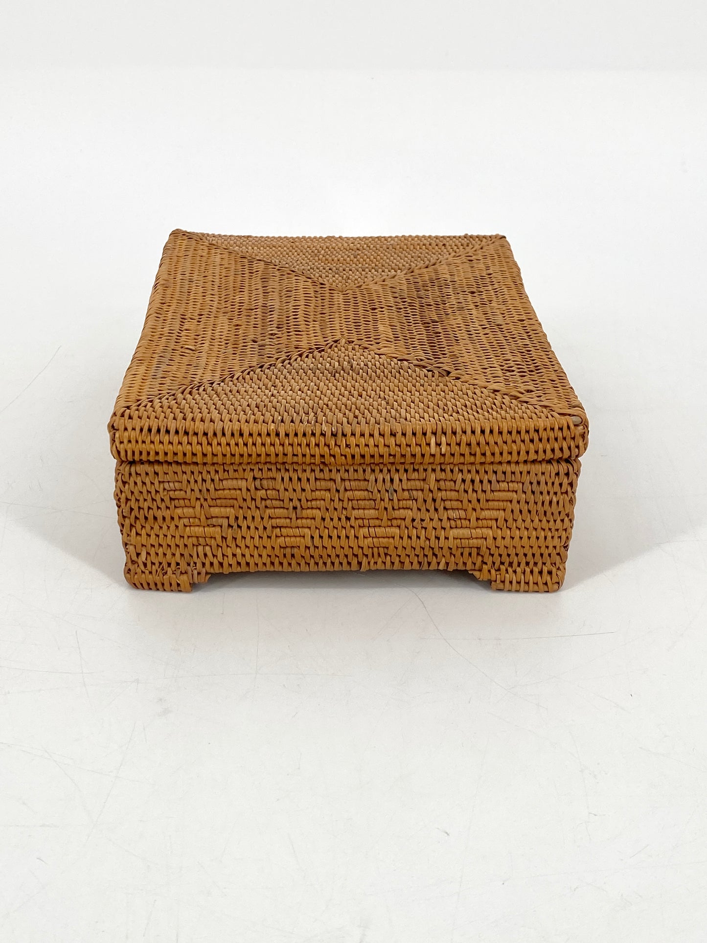 Handgewebte Aufbewahrungsbox aus Rattan mit feinem Dreiecks-Muster
