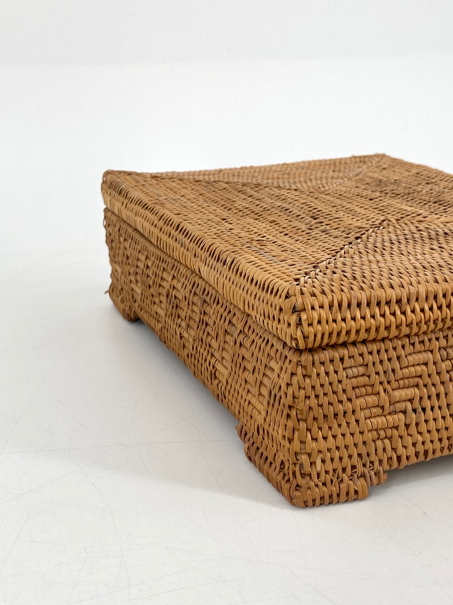 Handgewebte Aufbewahrungsbox aus Rattan mit feinem Dreiecks-Muster