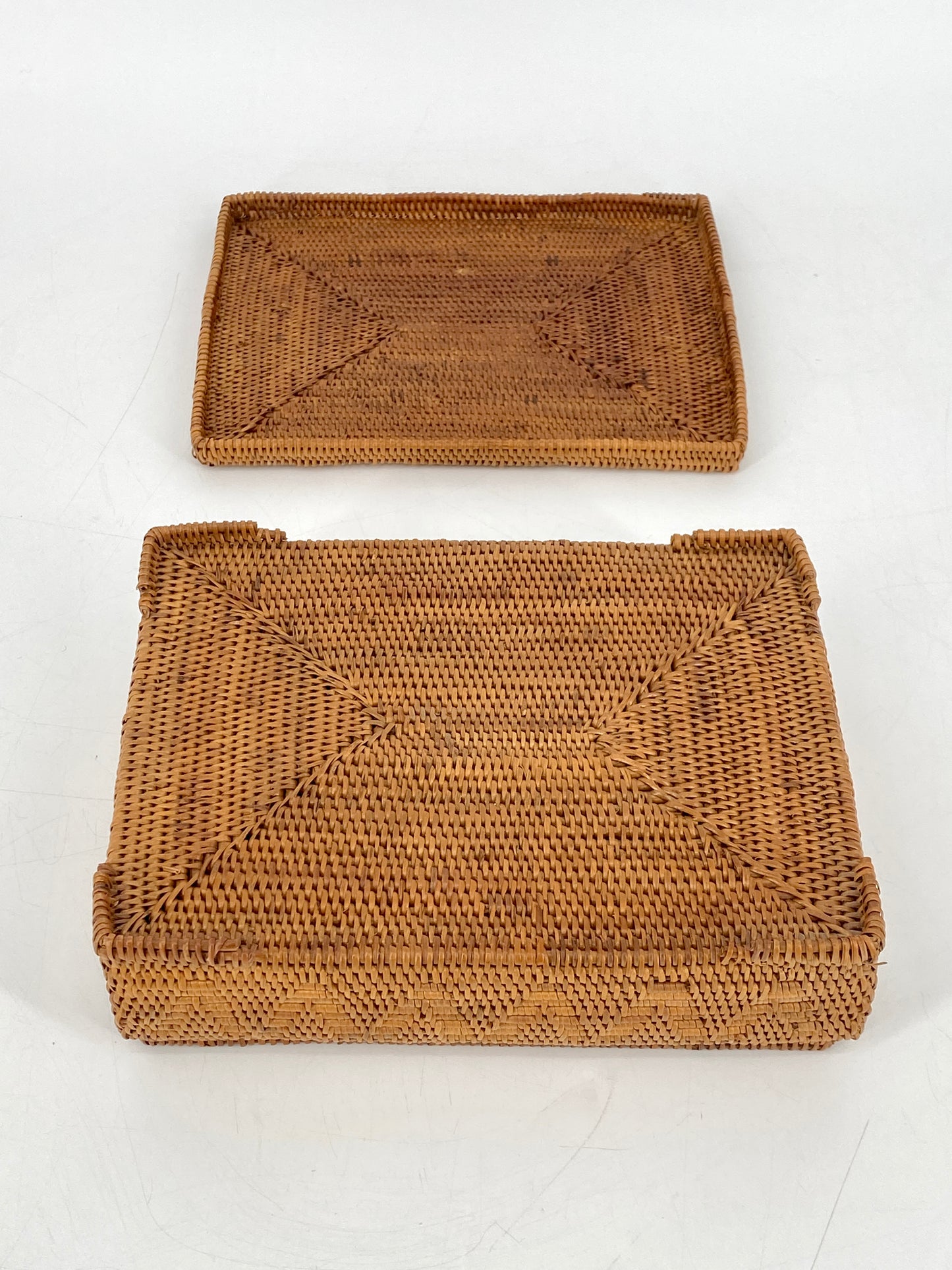 Handgewebte Aufbewahrungsbox aus Rattan mit feinem Dreiecks-Muster
