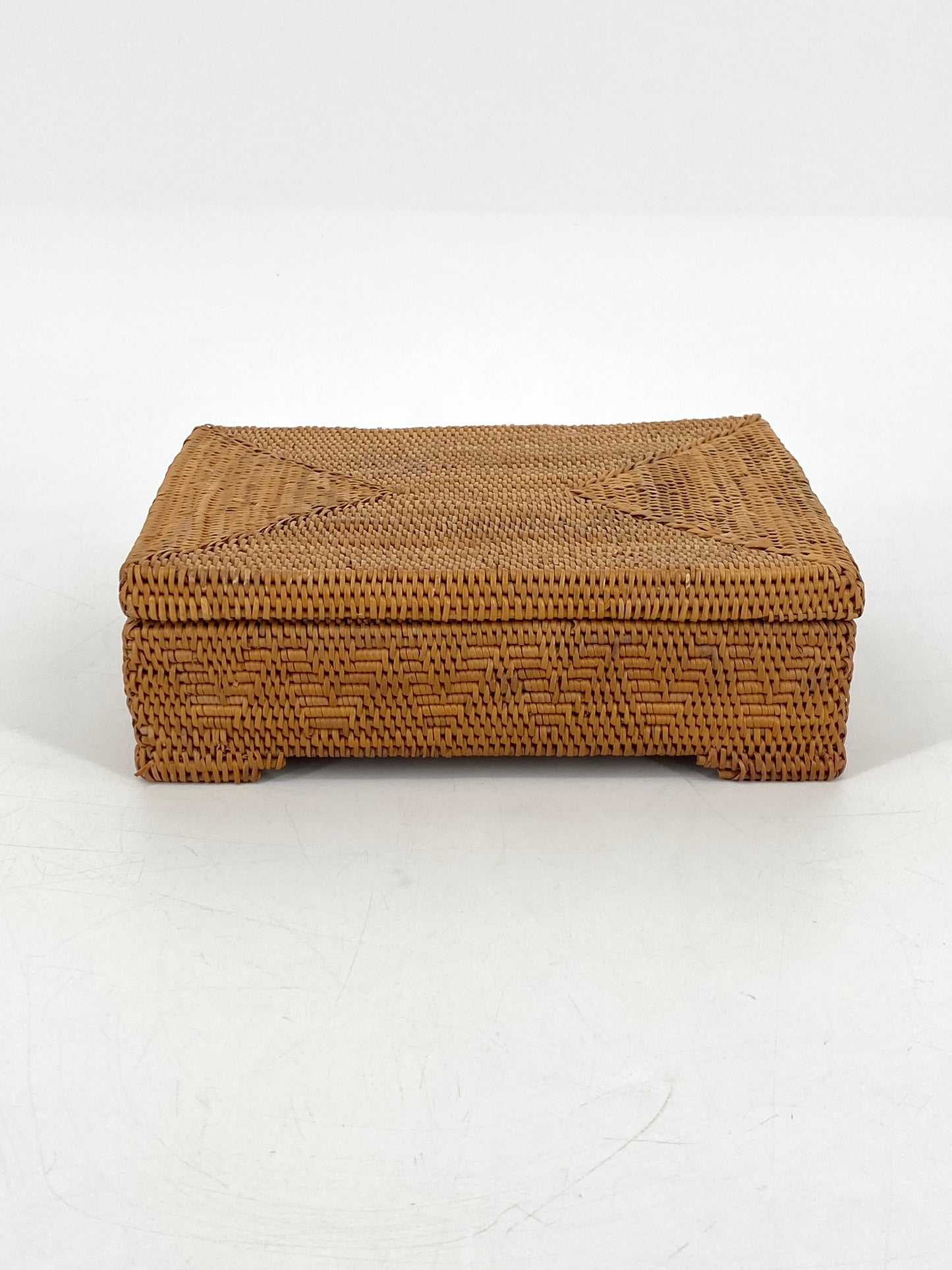 Handgewebte Aufbewahrungsbox aus Rattan mit feinem Dreiecks-Muster