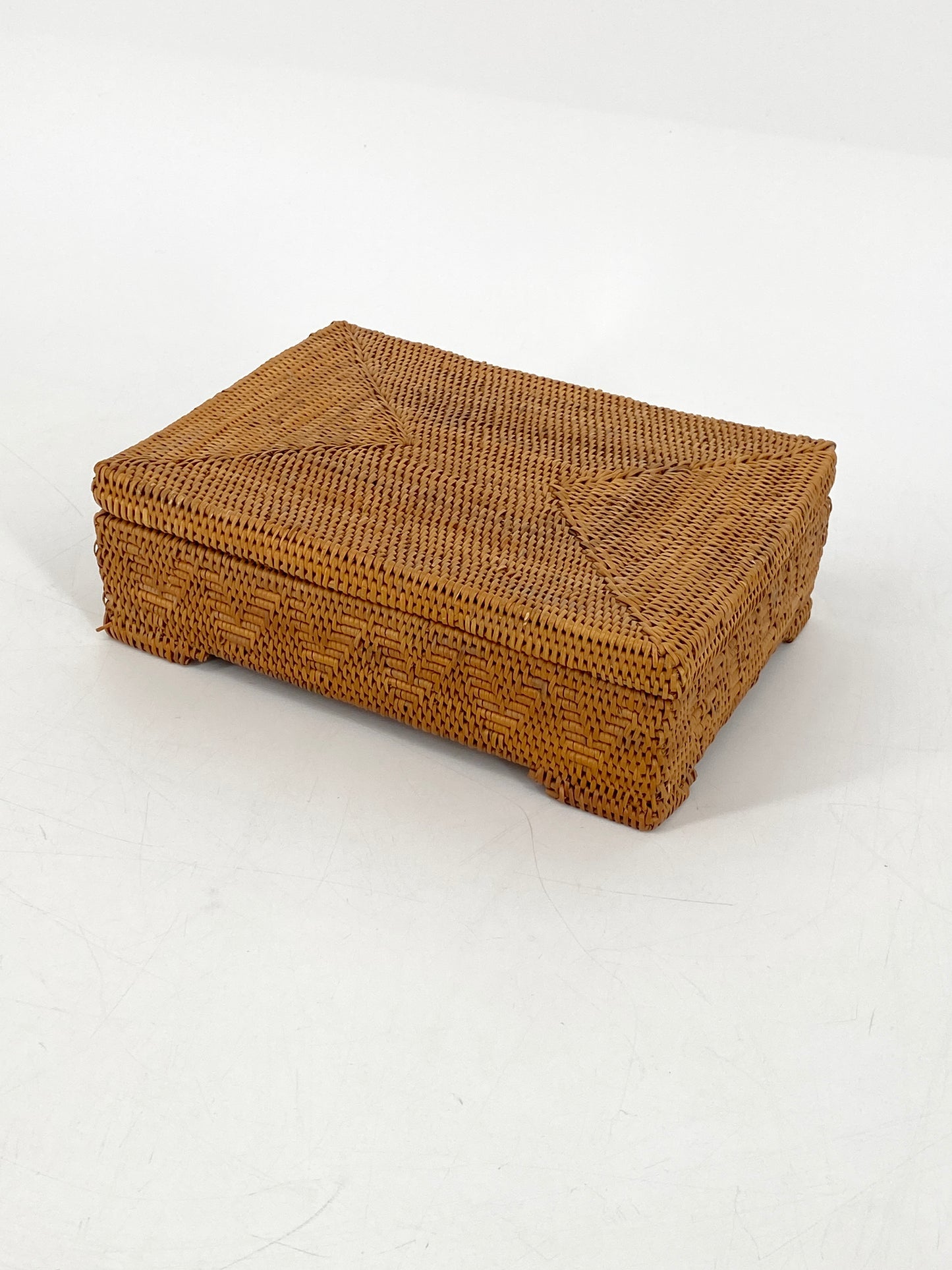 Handgewebte Aufbewahrungsbox aus Rattan mit feinem Dreiecks-Muster