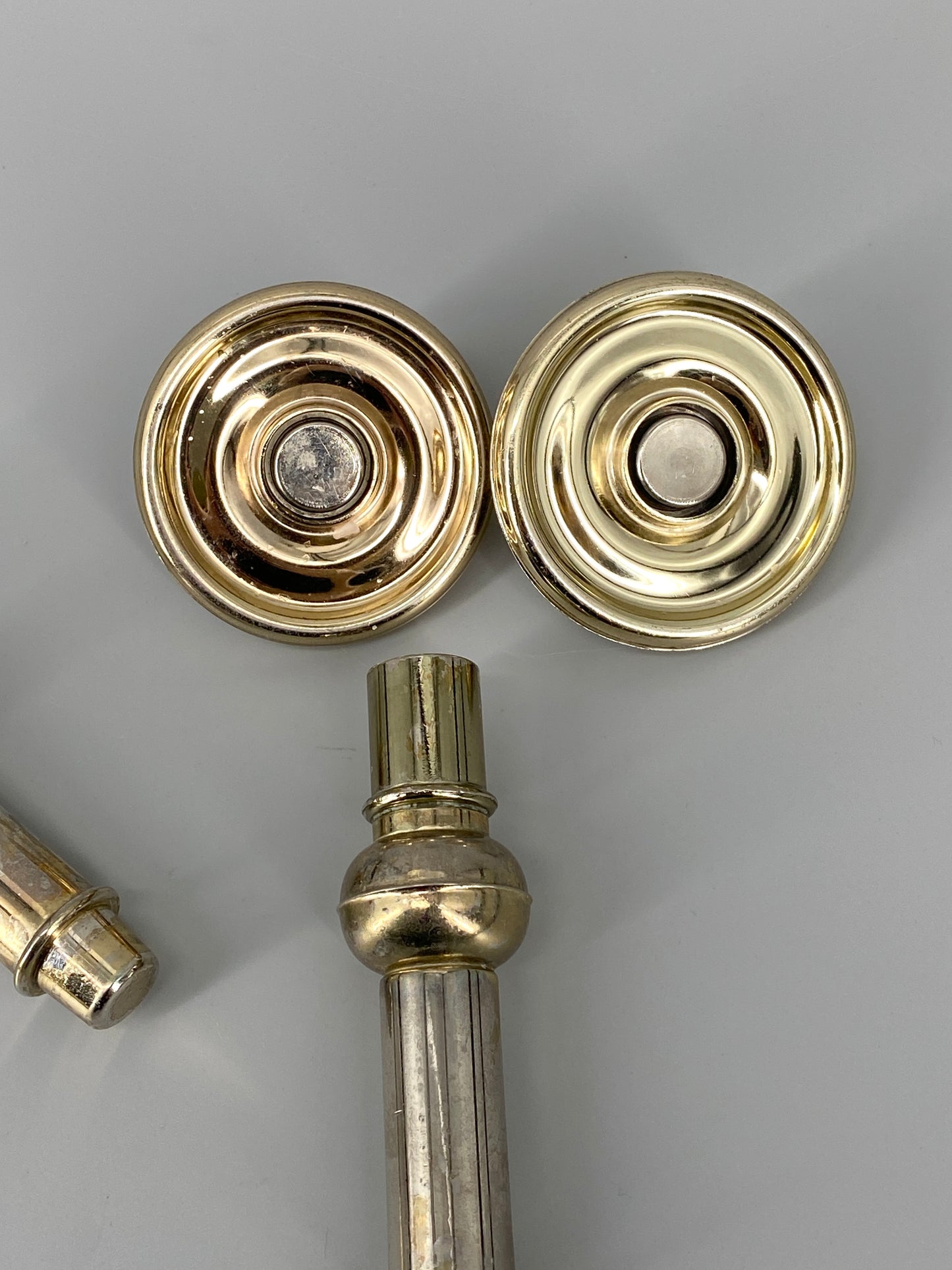 2 modulare Kerzenhalter aus Messing, 1970er