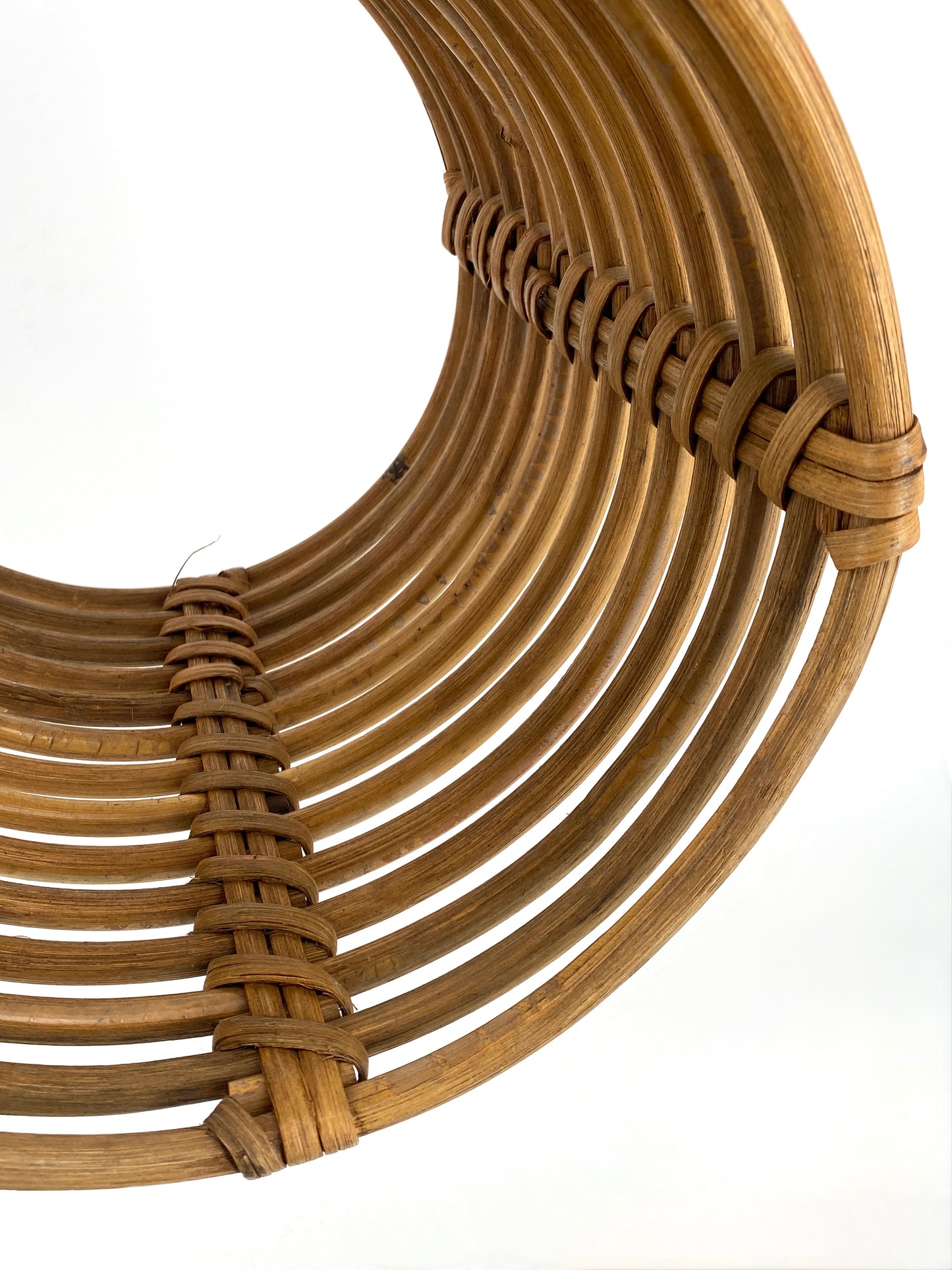 Hängender Zeitungsständer aus Rattan, geflochten, vintage