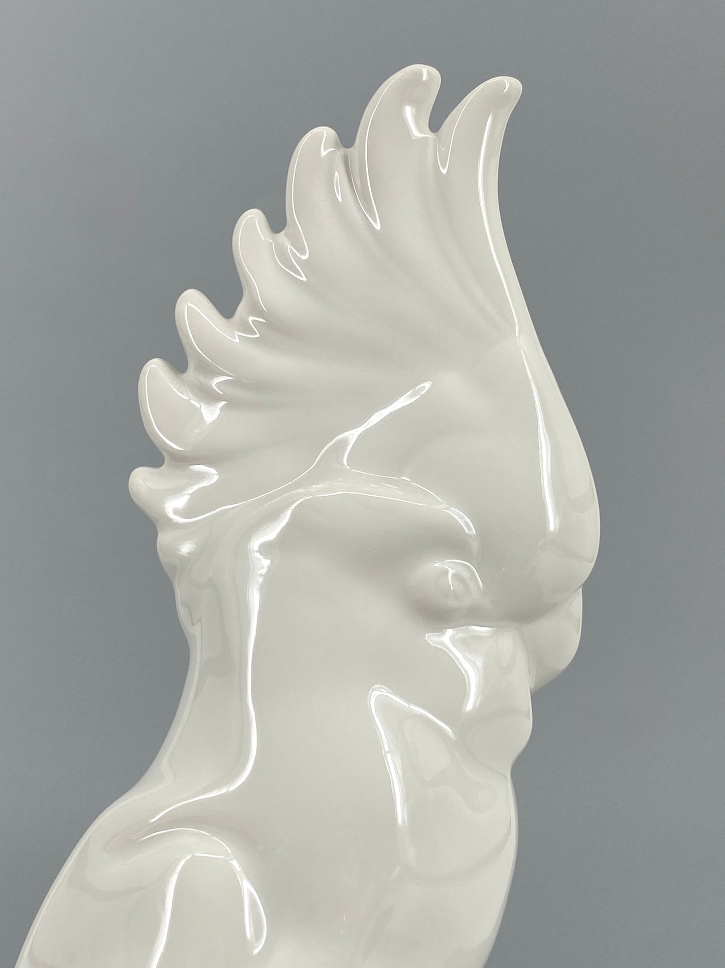 Porzellanfigur eines Haubenkakadus von KPM, Entwurf von 1910, 1. Wahl