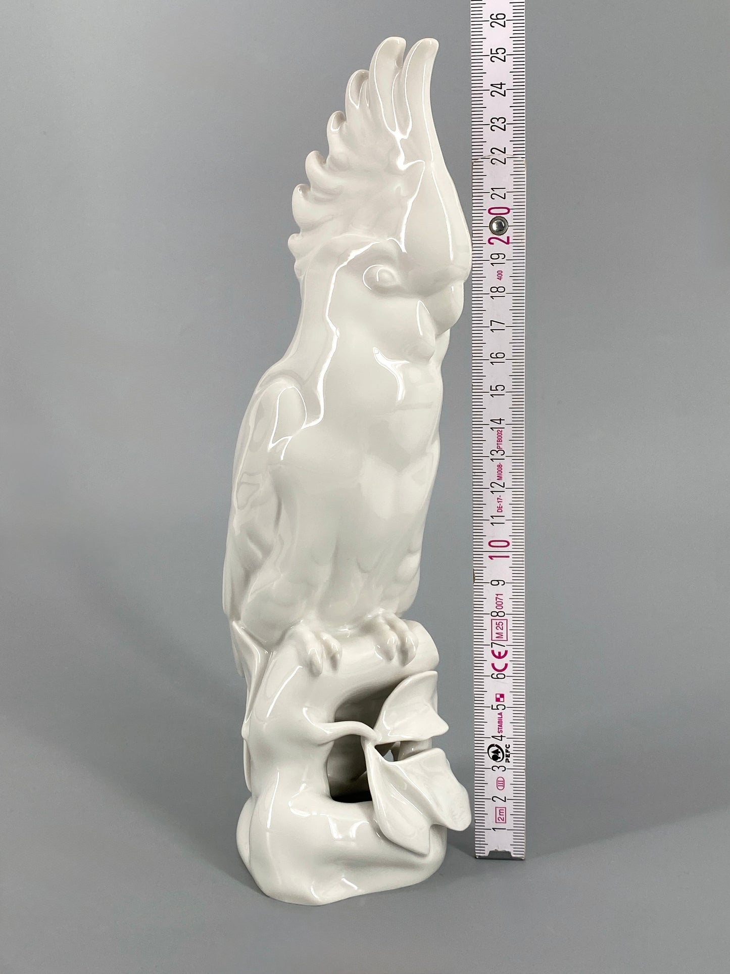 Porzellanfigur eines Haubenkakadus von KPM, Entwurf von 1910, 1. Wahl