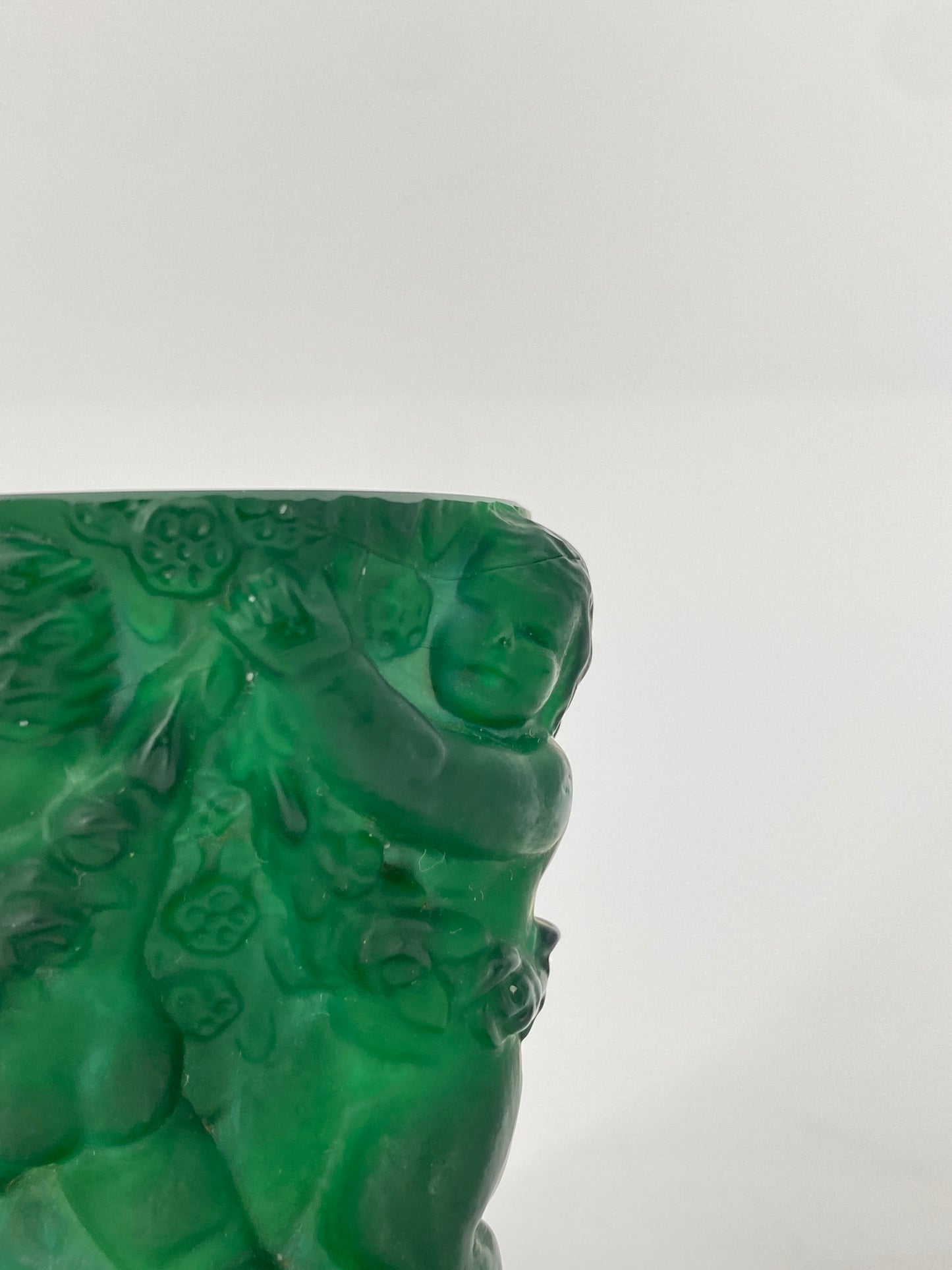 Kleine Blumenvase von Hoffmann & Schlevogt aus grünem Malachitglas