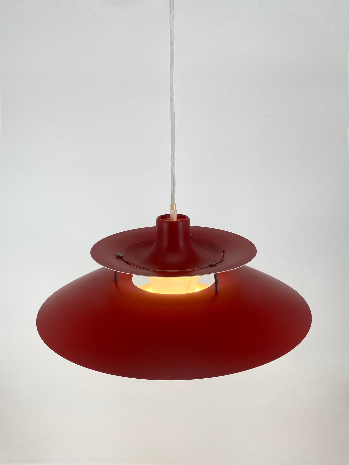 Hängelampe "PH 5" von Poul Henningsen für Louis Poulsen, alte Ausführung in Rot und Blau mit Herstelleretikett