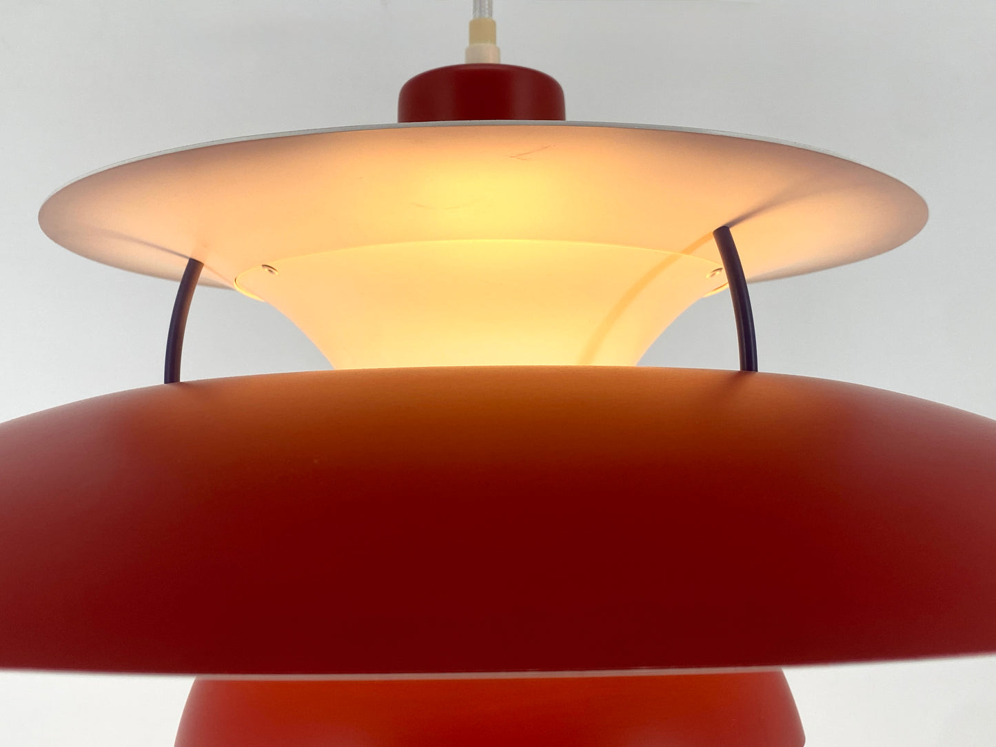 Hängelampe "PH 5" von Poul Henningsen für Louis Poulsen, alte Ausführung in Rot und Blau mit Herstelleretikett