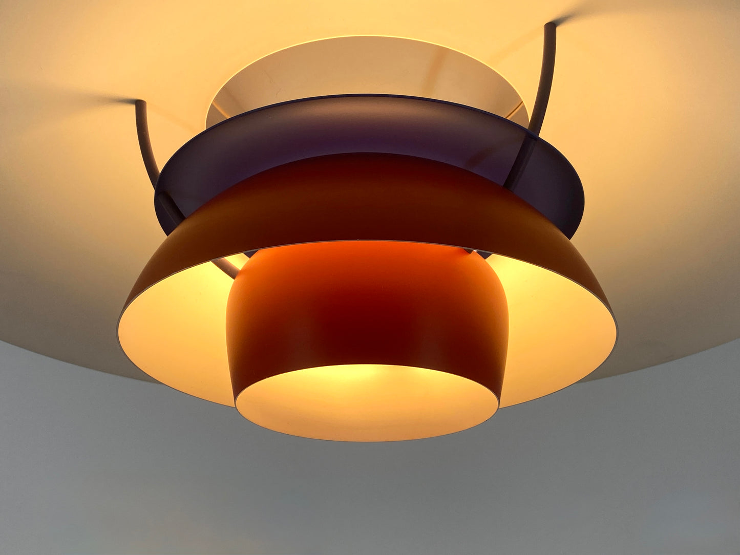 Hängelampe "PH 5" von Poul Henningsen für Louis Poulsen, alte Ausführung in Rot und Blau mit Herstelleretikett