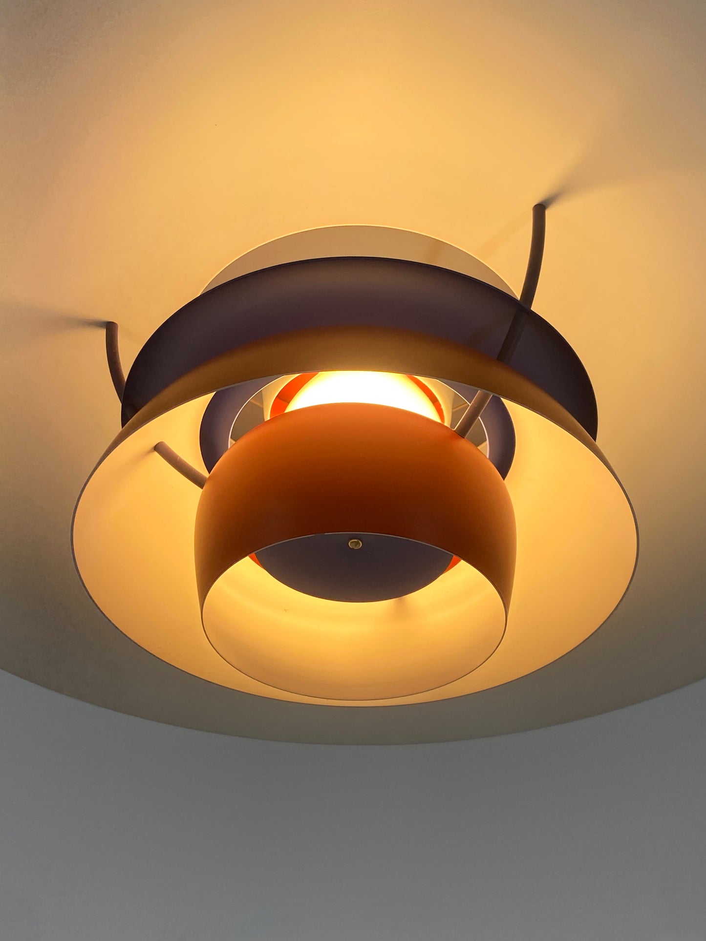 Hängelampe "PH 5" von Poul Henningsen für Louis Poulsen, alte Ausführung in Rot und Blau mit Herstelleretikett