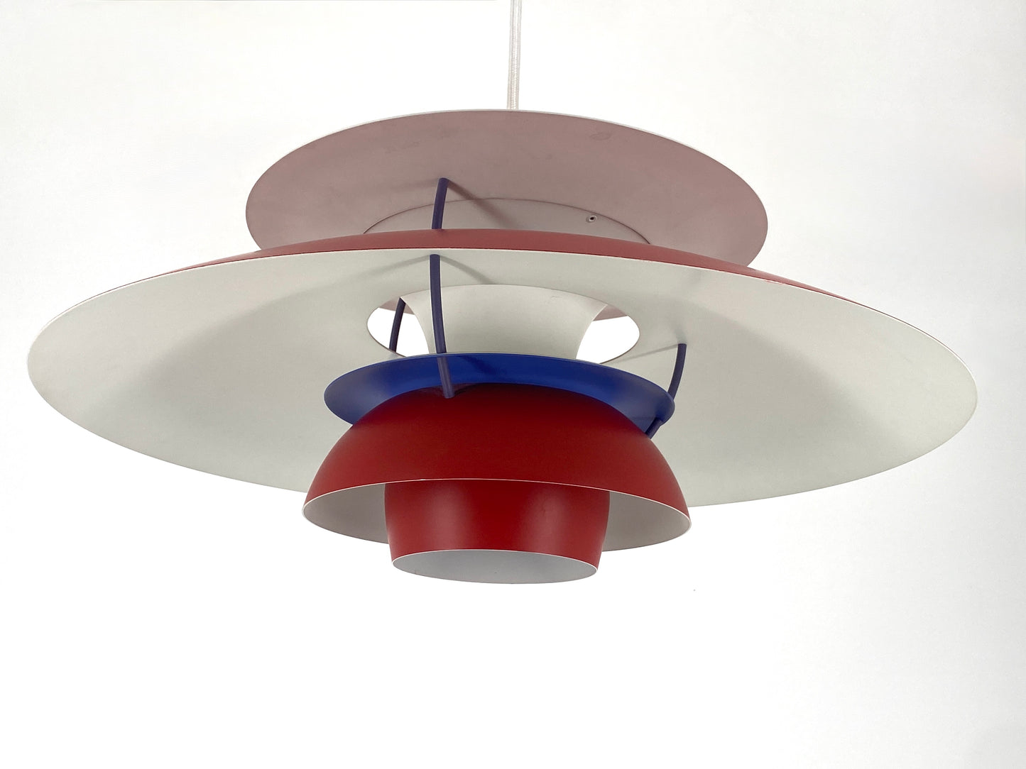 Hängelampe "PH 5" von Poul Henningsen für Louis Poulsen, alte Ausführung in Rot und Blau mit Herstelleretikett