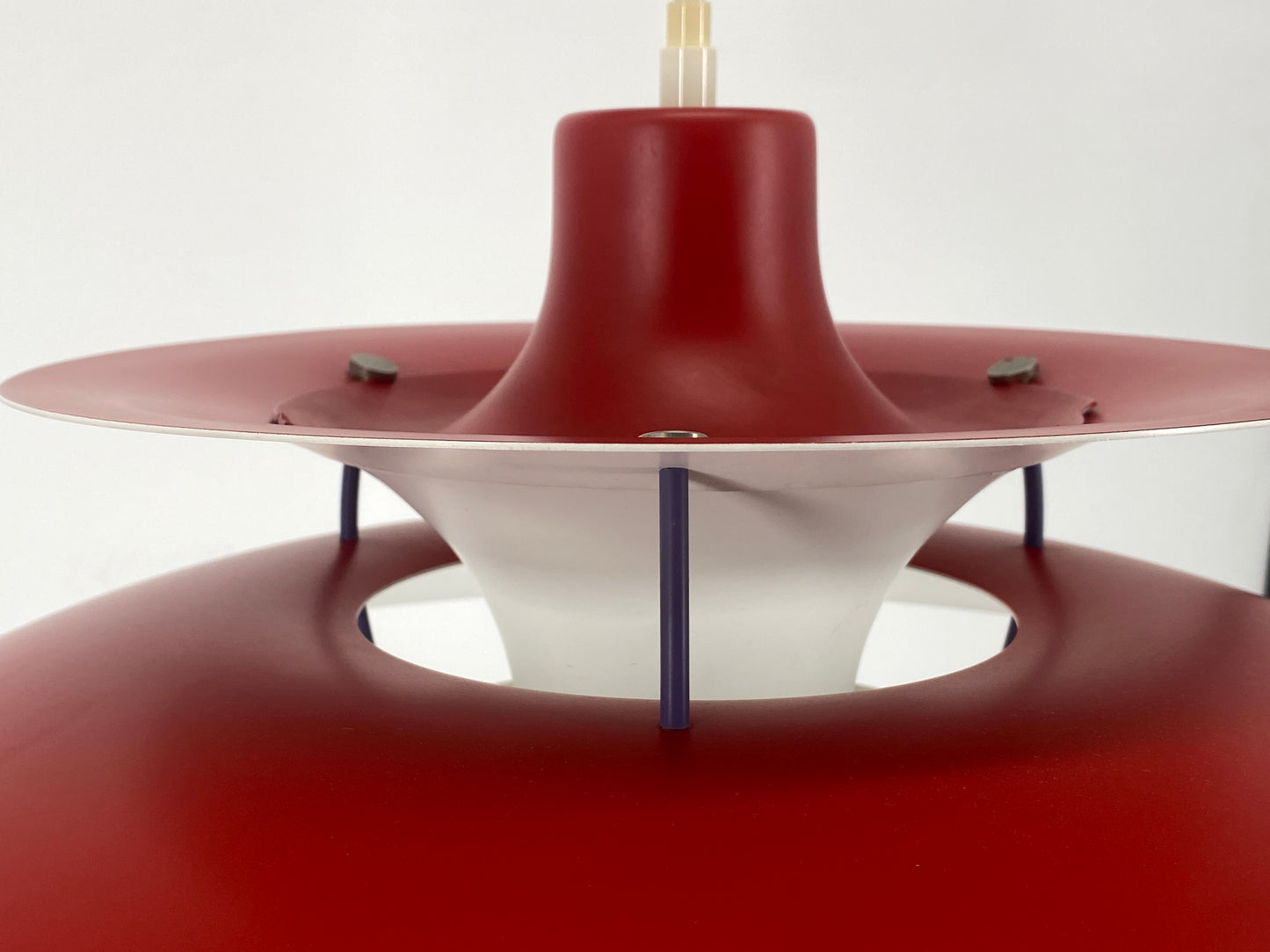 Hängelampe "PH 5" von Poul Henningsen für Louis Poulsen, alte Ausführung in Rot und Blau mit Herstelleretikett