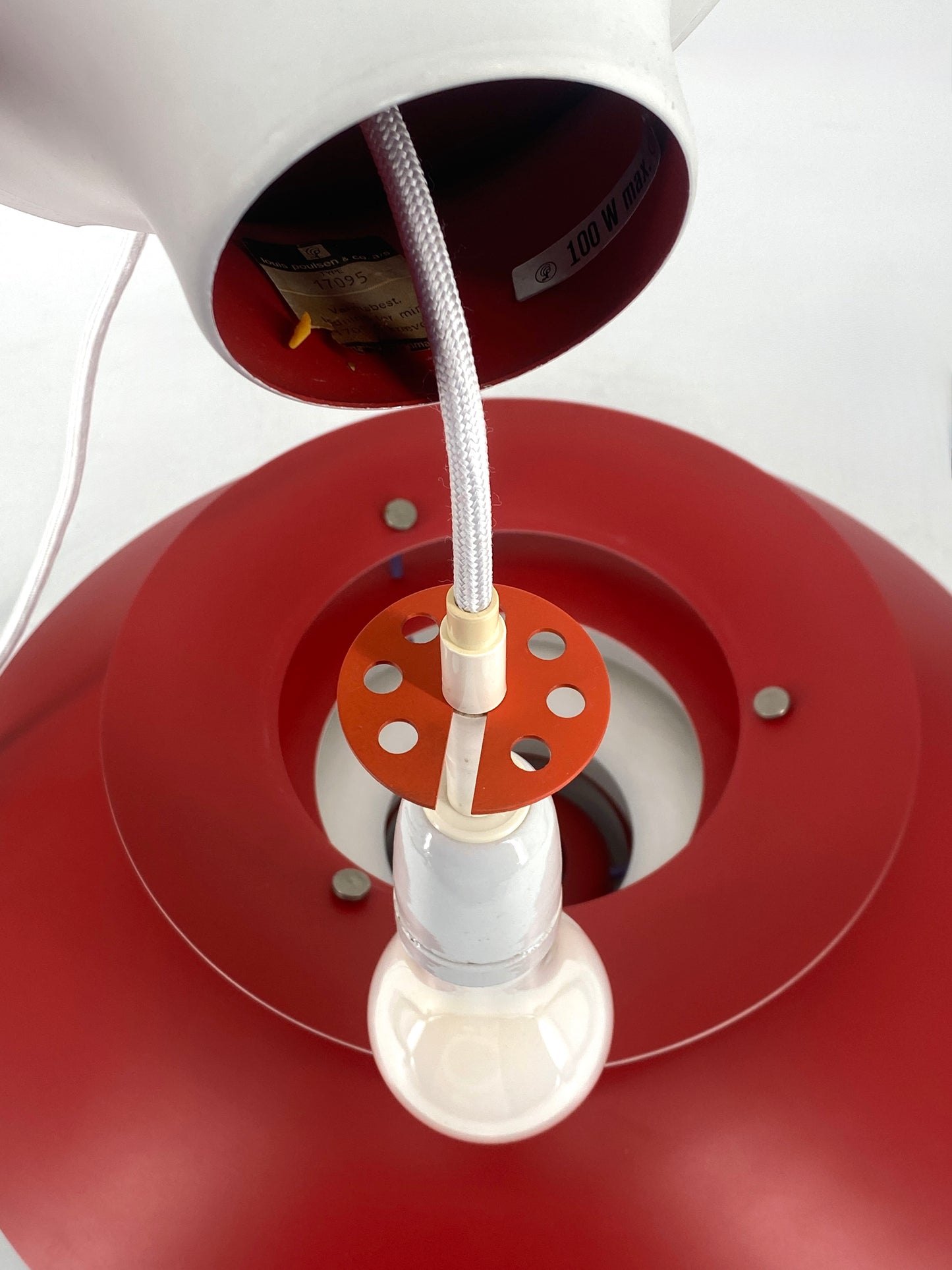 Hängelampe "PH 5" von Poul Henningsen für Louis Poulsen, alte Ausführung in Rot und Blau mit Herstelleretikett