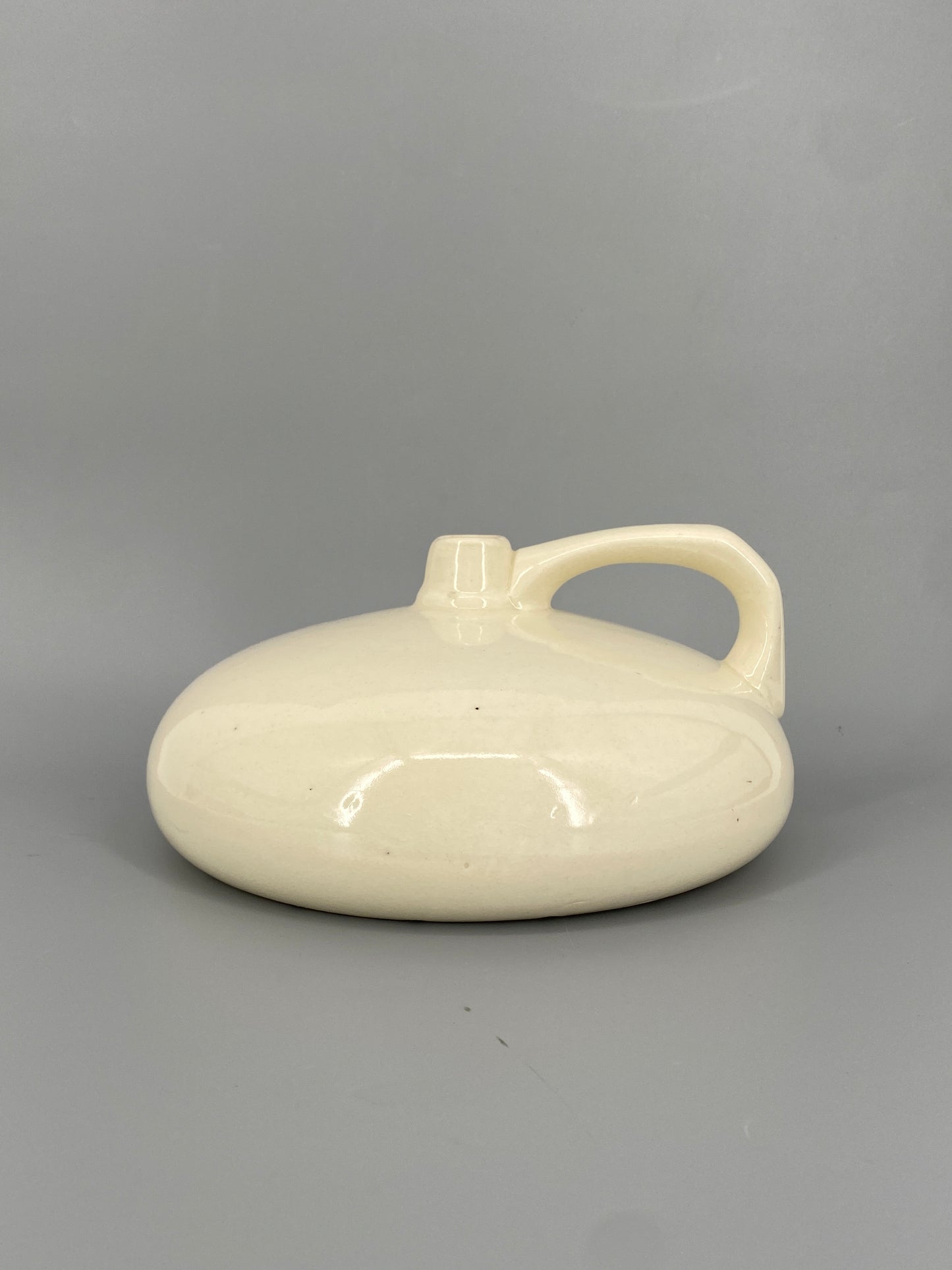 Alte Steingut Wärmflasche in Beige