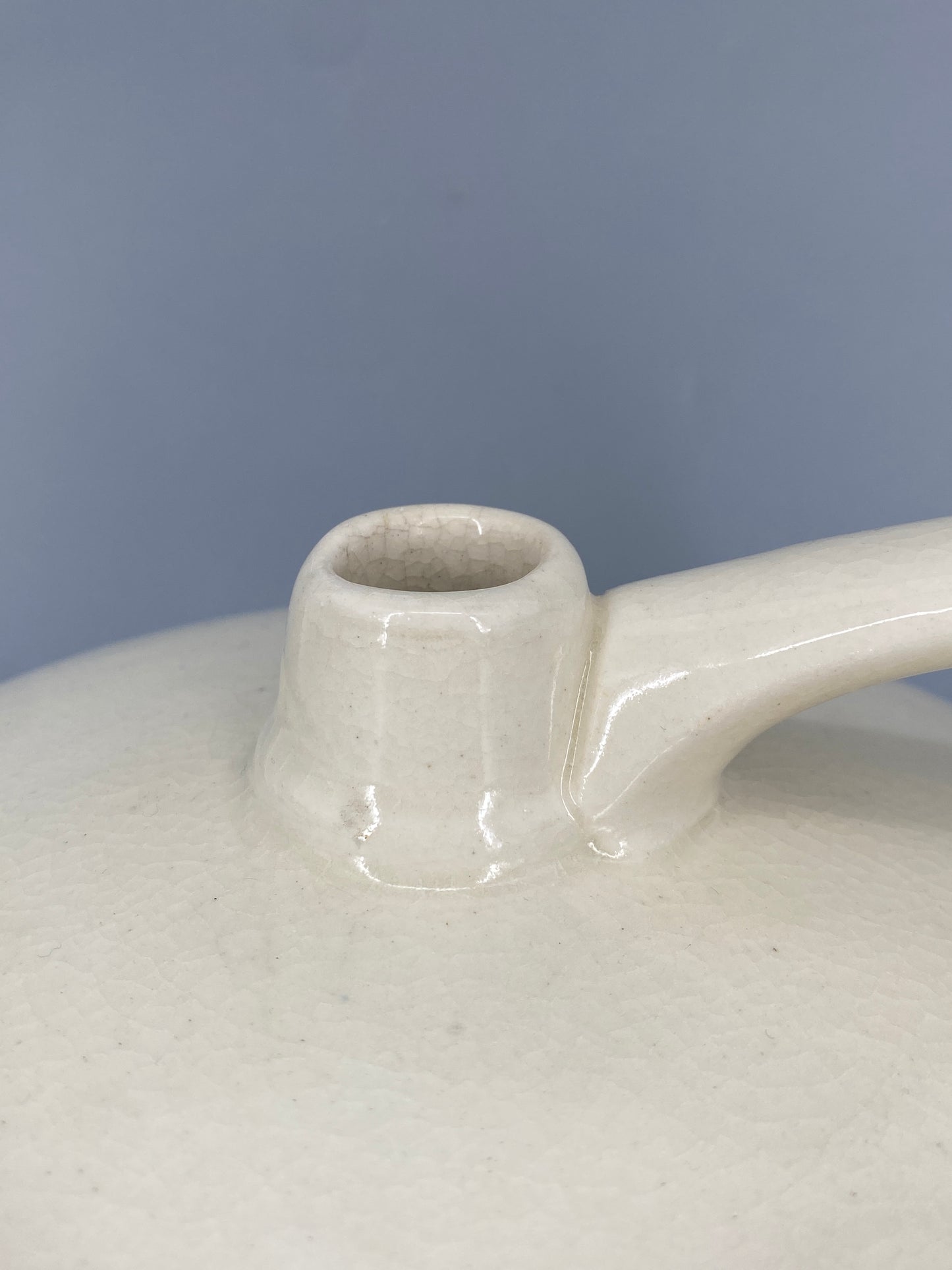Alte Steingut Wärmflasche in Beige