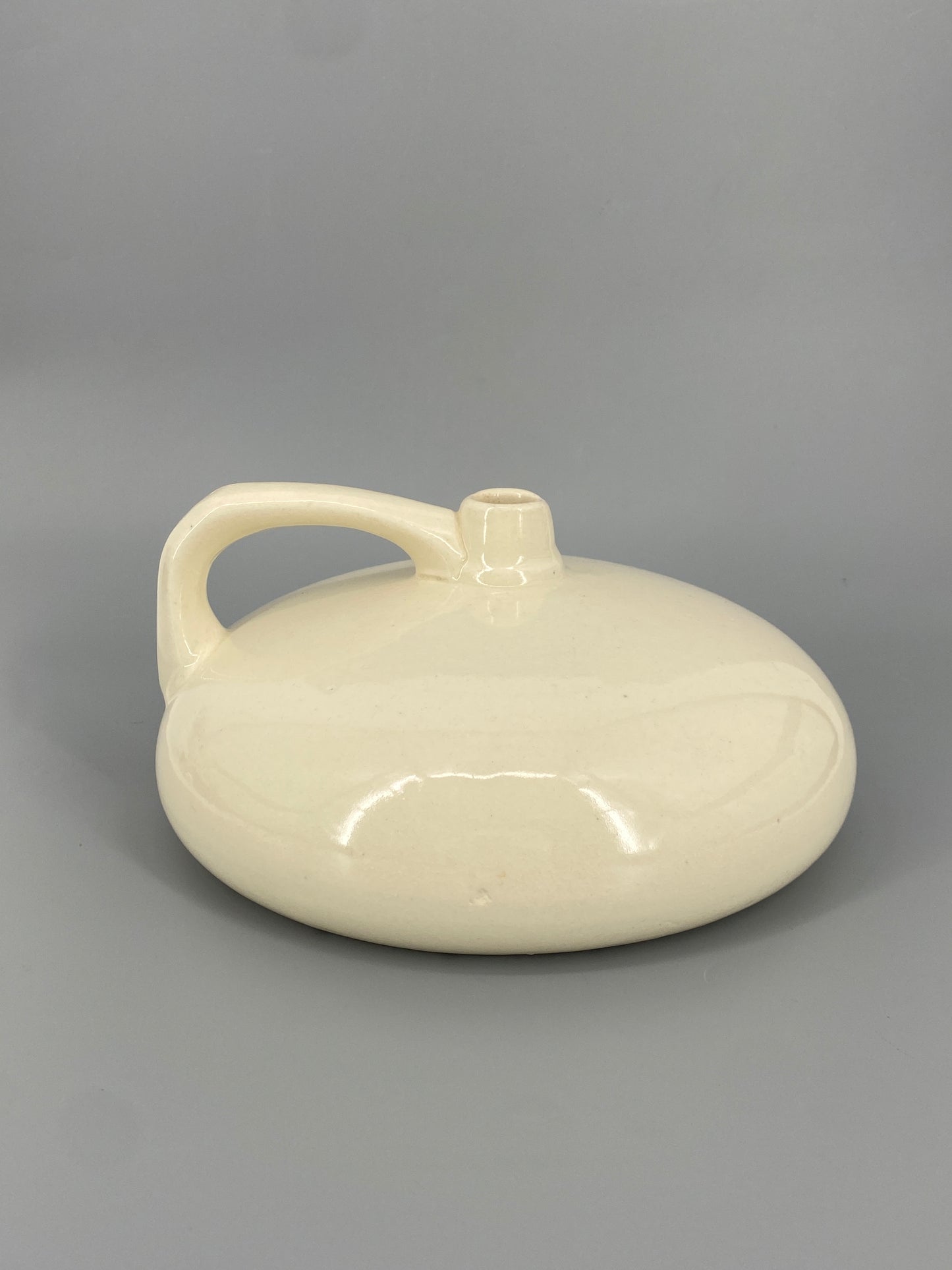 Alte Steingut Wärmflasche in Beige