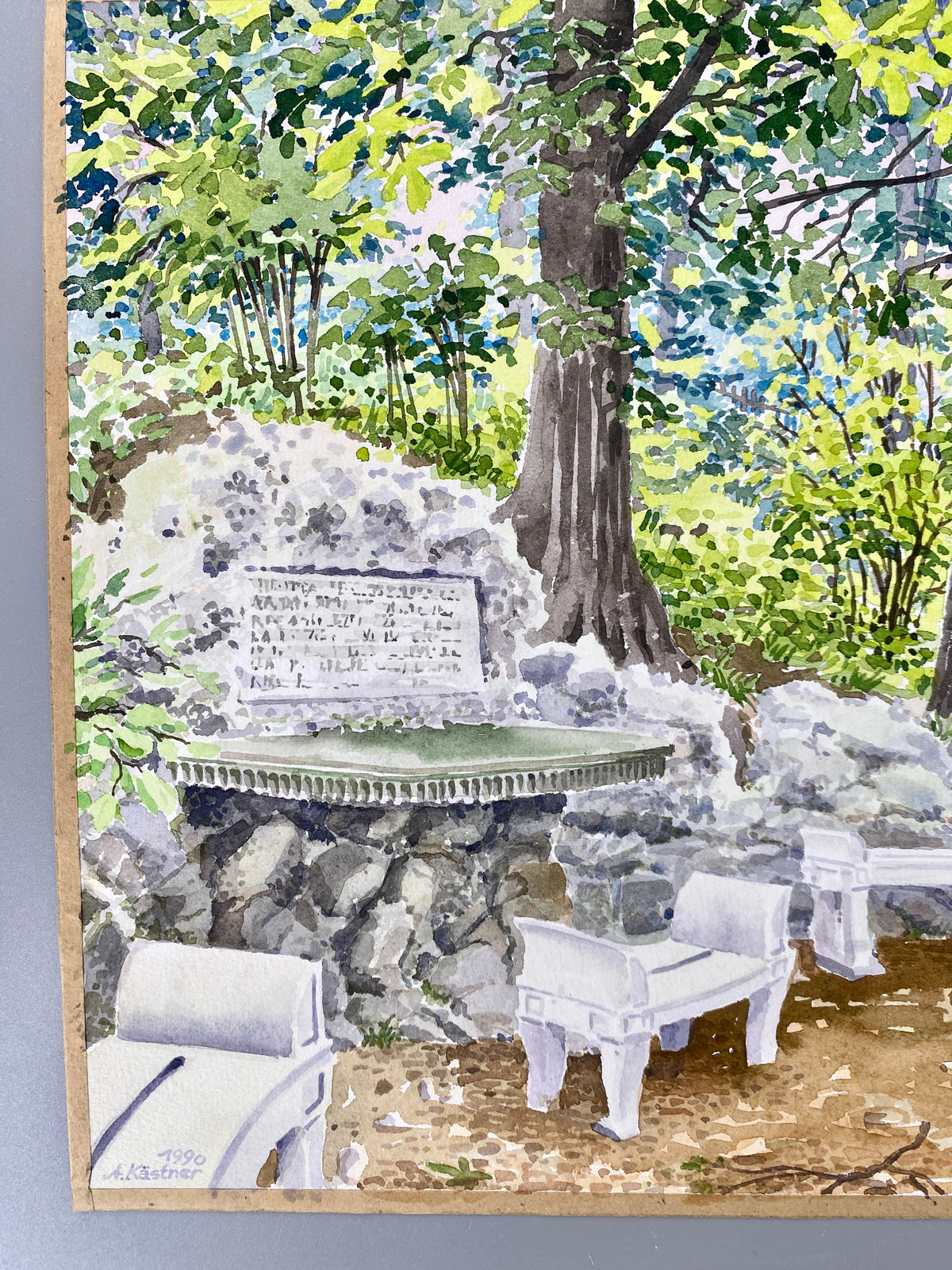 Sitzgruppe mit Steinarrangement in einem Garten. Impressionistisches Aquarell