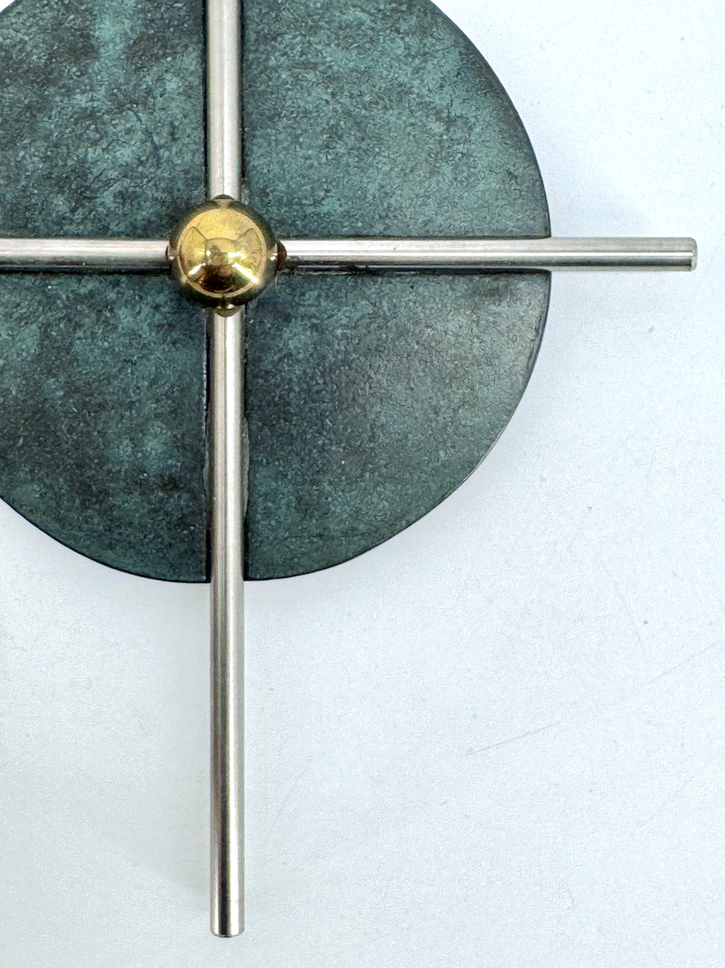 Christliches, modern gestaltetes Wandkreuz