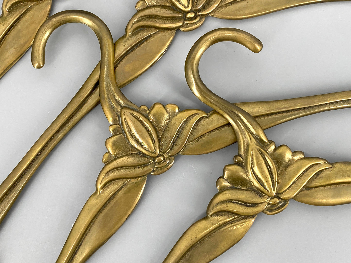 Art Deco / Jugendstil Kleiderbügel aus Messing, 5 Stk.