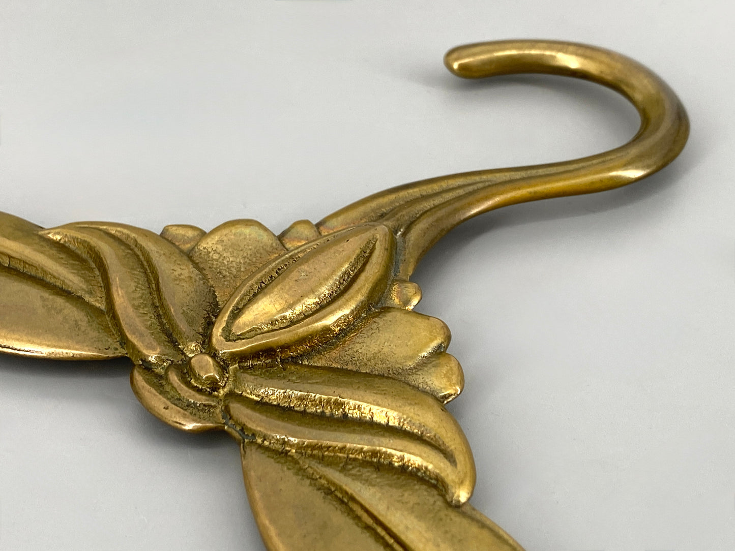 Art Deco / Jugendstil Kleiderbügel aus Messing, 5 Stk.