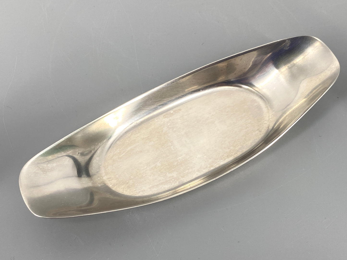 Wilhelm Wagenfeld für WMF, Konvolut aus Butterdosen und Streuern, Frühstücksset