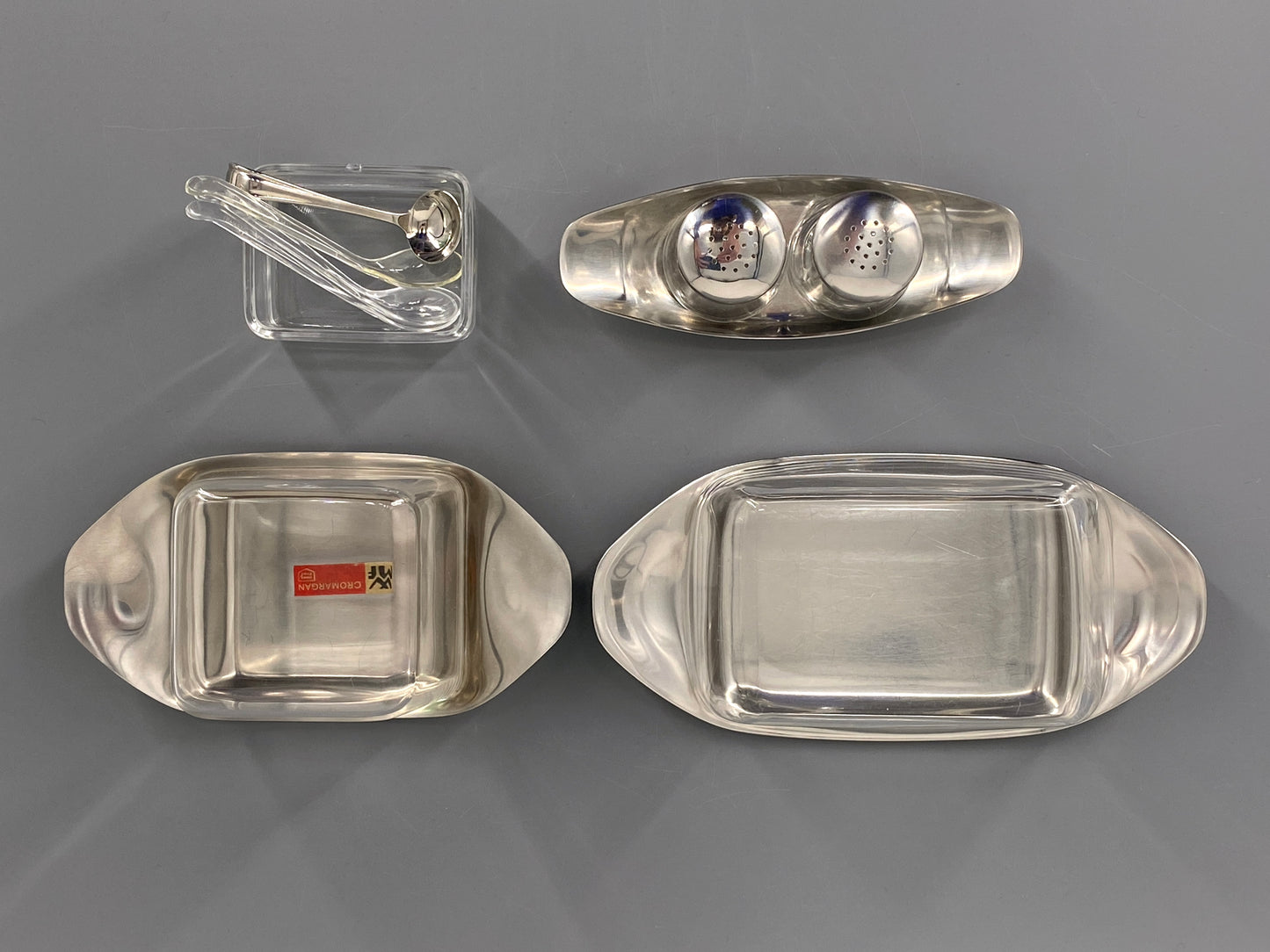 Wilhelm Wagenfeld für WMF, Konvolut aus Butterdosen und Streuern, Frühstücksset