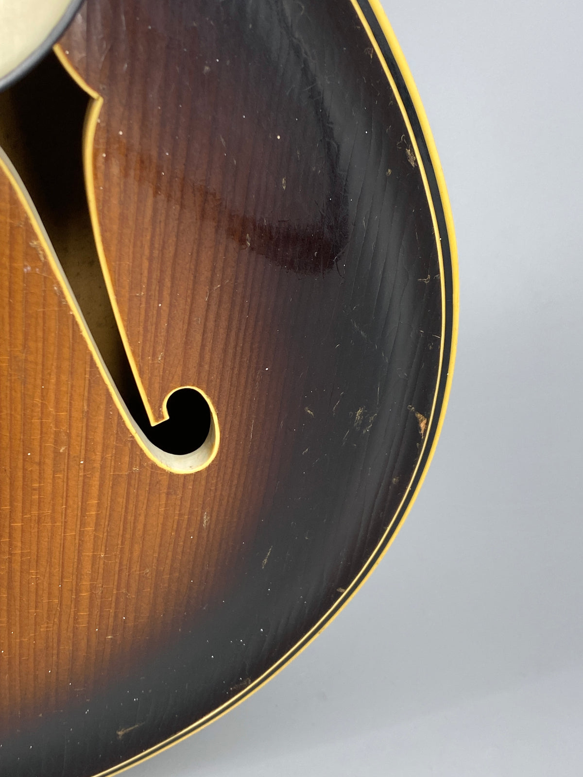 Akustische Jazzgitarre vom Geigenbaumeister Edmund Gläsel für Migma, Markneukirchen, DDR 50er