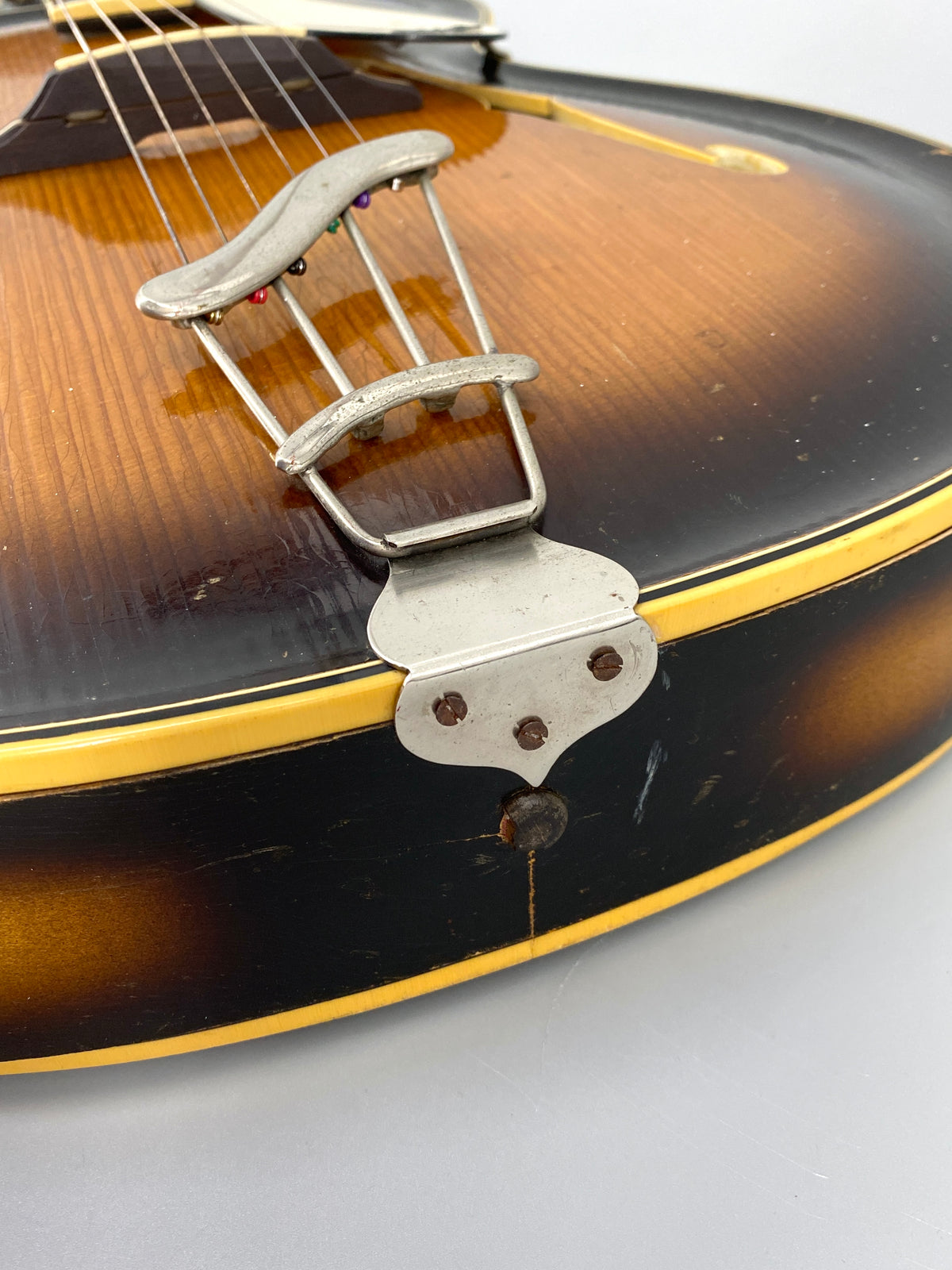 Akustische Jazzgitarre vom Geigenbaumeister Edmund Gläsel für Migma, Markneukirchen, DDR 50er