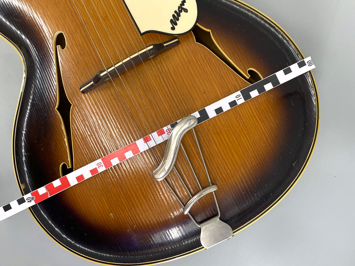 Akustische Jazzgitarre vom Geigenbaumeister Edmund Gläsel für Migma, Markneukirchen, DDR 50er