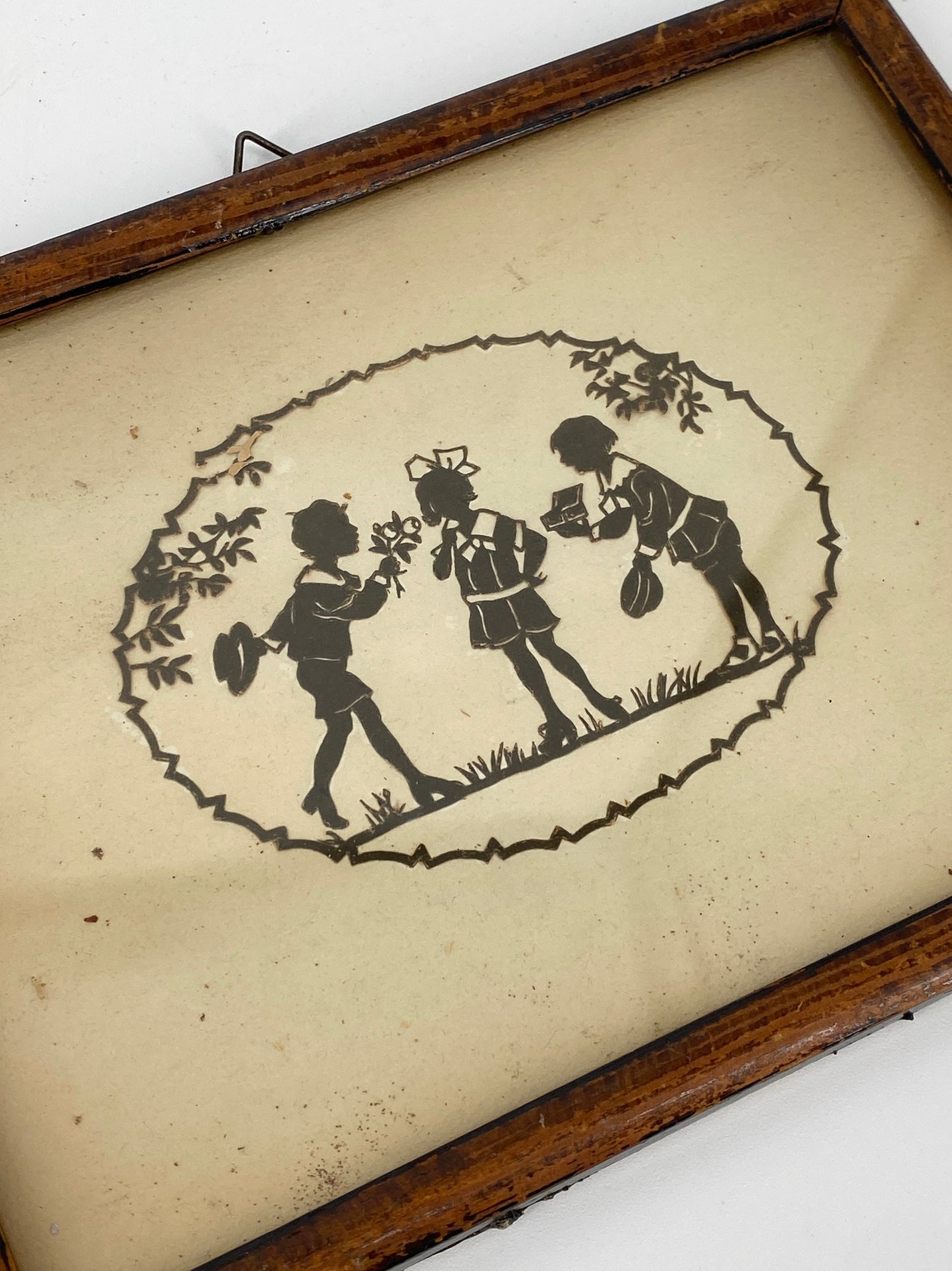 3 Scherenschnitte mit Märchenmotiven, frühes 20. Jh.