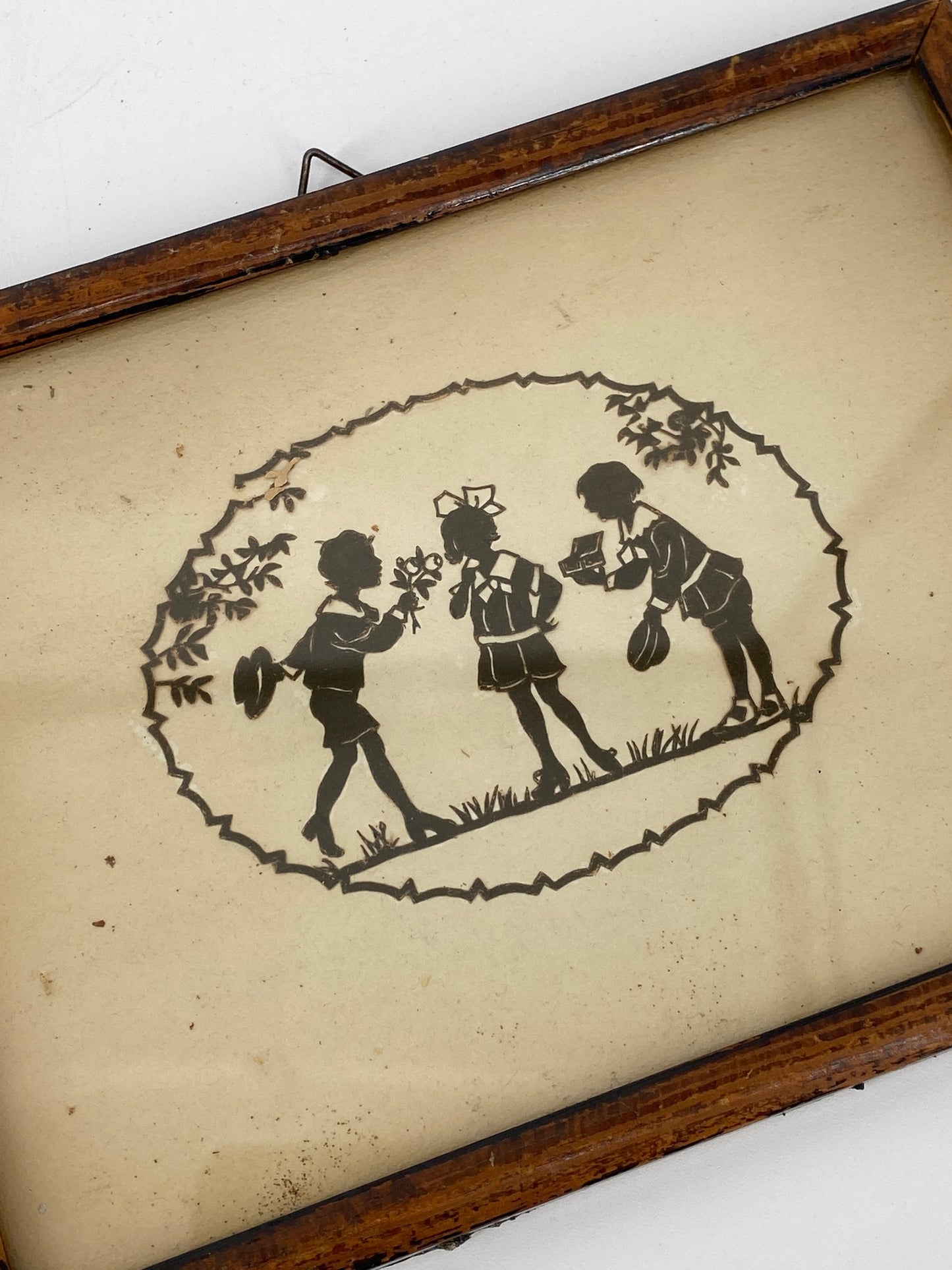 3 Scherenschnitte mit Märchenmotiven, frühes 20. Jh.