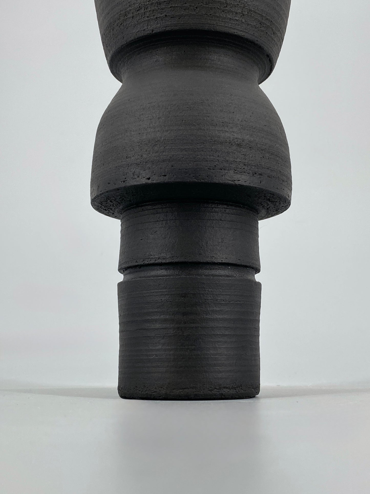 Geometrische Vase des Berliner Künstlers Markus J. Freidl, 2018