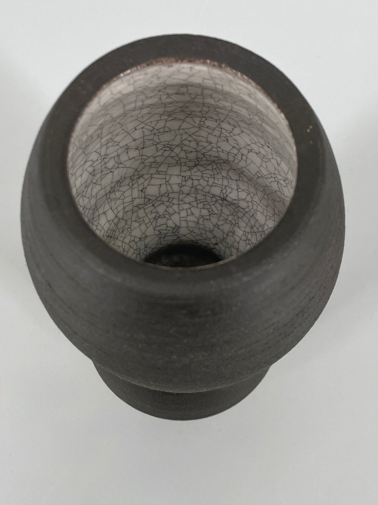 Geometrische Vase des Berliner Künstlers Markus J. Freidl, 2018