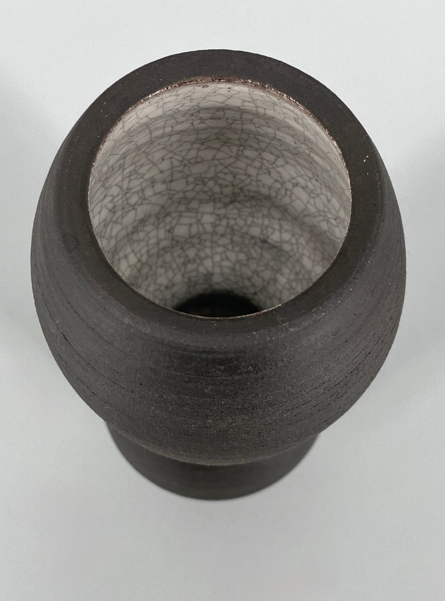 Geometrische Vase des Berliner Künstlers Markus J. Freidl, 2018