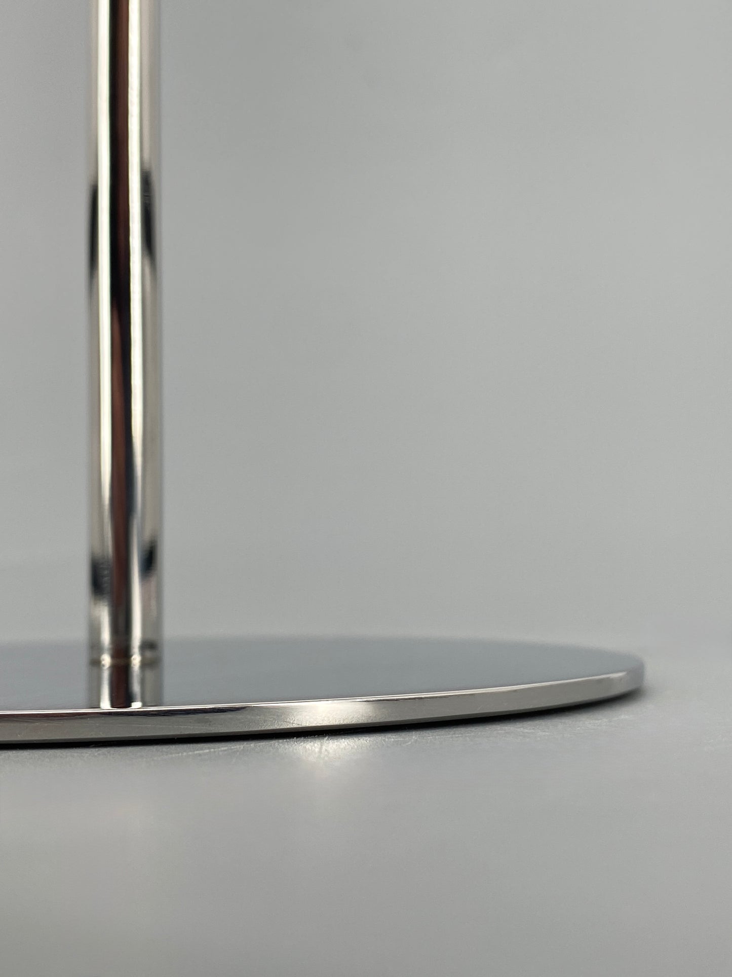 Klassisch moderner Kerzenhalter aus poliertem Edelstahl von Pott, Solingen