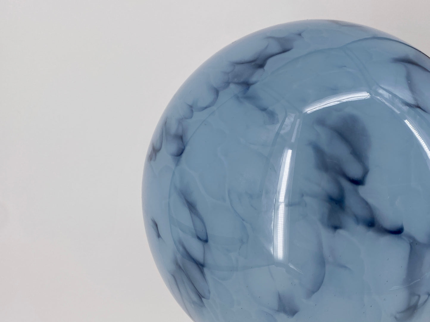 Art Deco Tischlampe aus Chrom und blauem Glas, 1920er