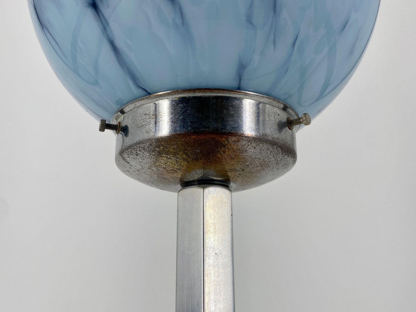 Art Deco Tischlampe aus Chrom und blauem Glas, 1920er