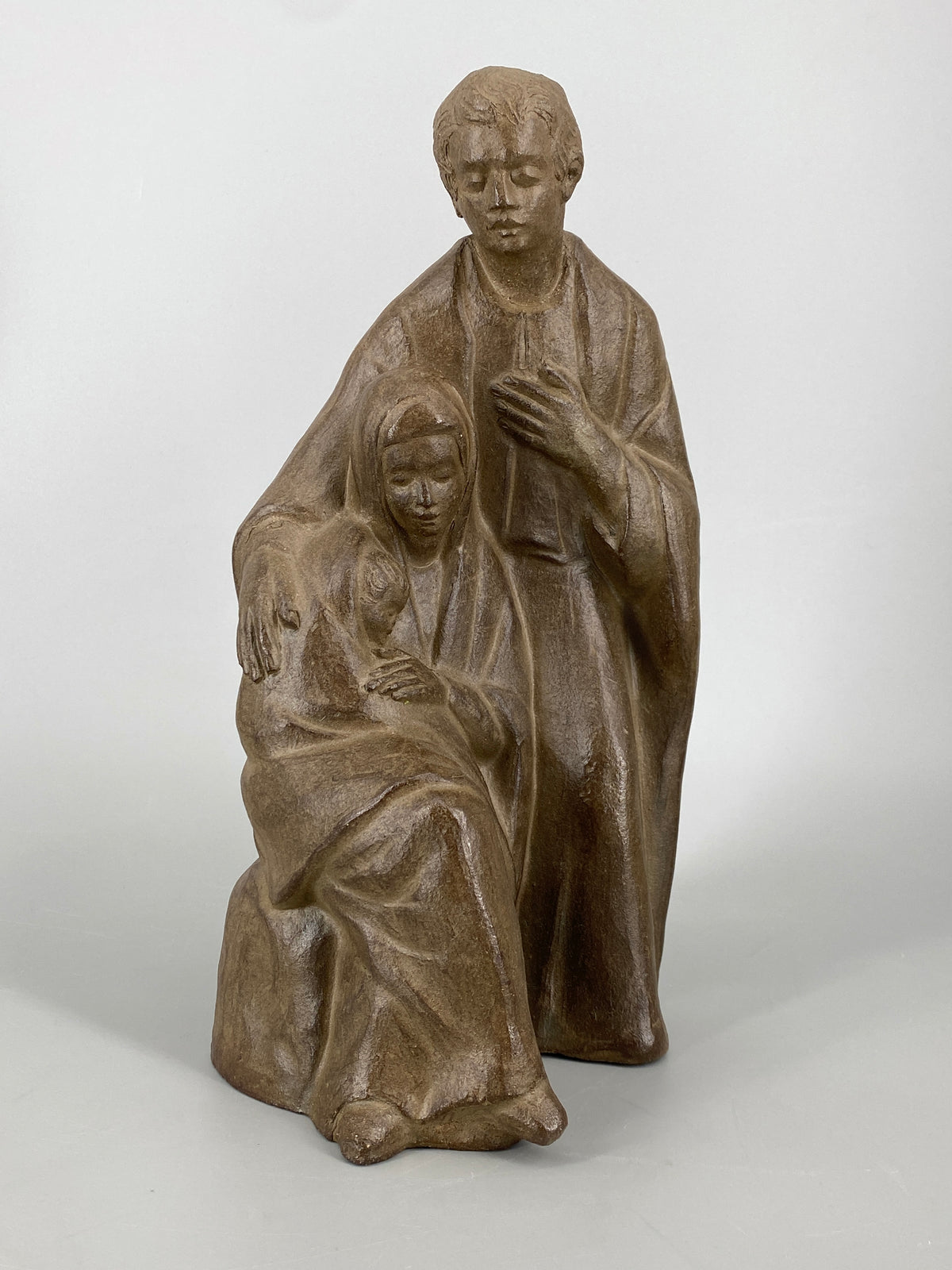 Handsignierte Figurgruppe der heiligen Familie von Helmut Bourger (1929–1989) aus Ton mit Kupfer patiniert, 1979