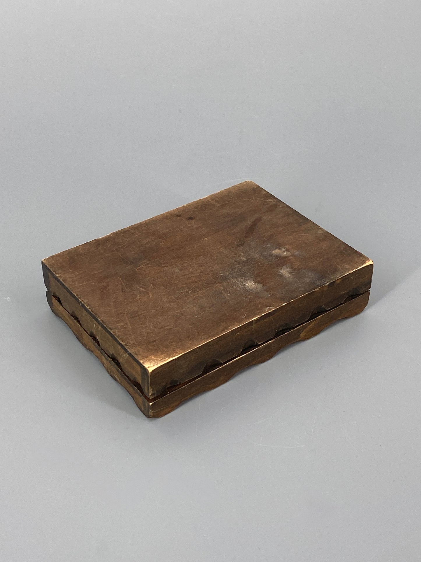 Holz Schatulle mit geschnitzten Blumen verziert, 20. Jh.