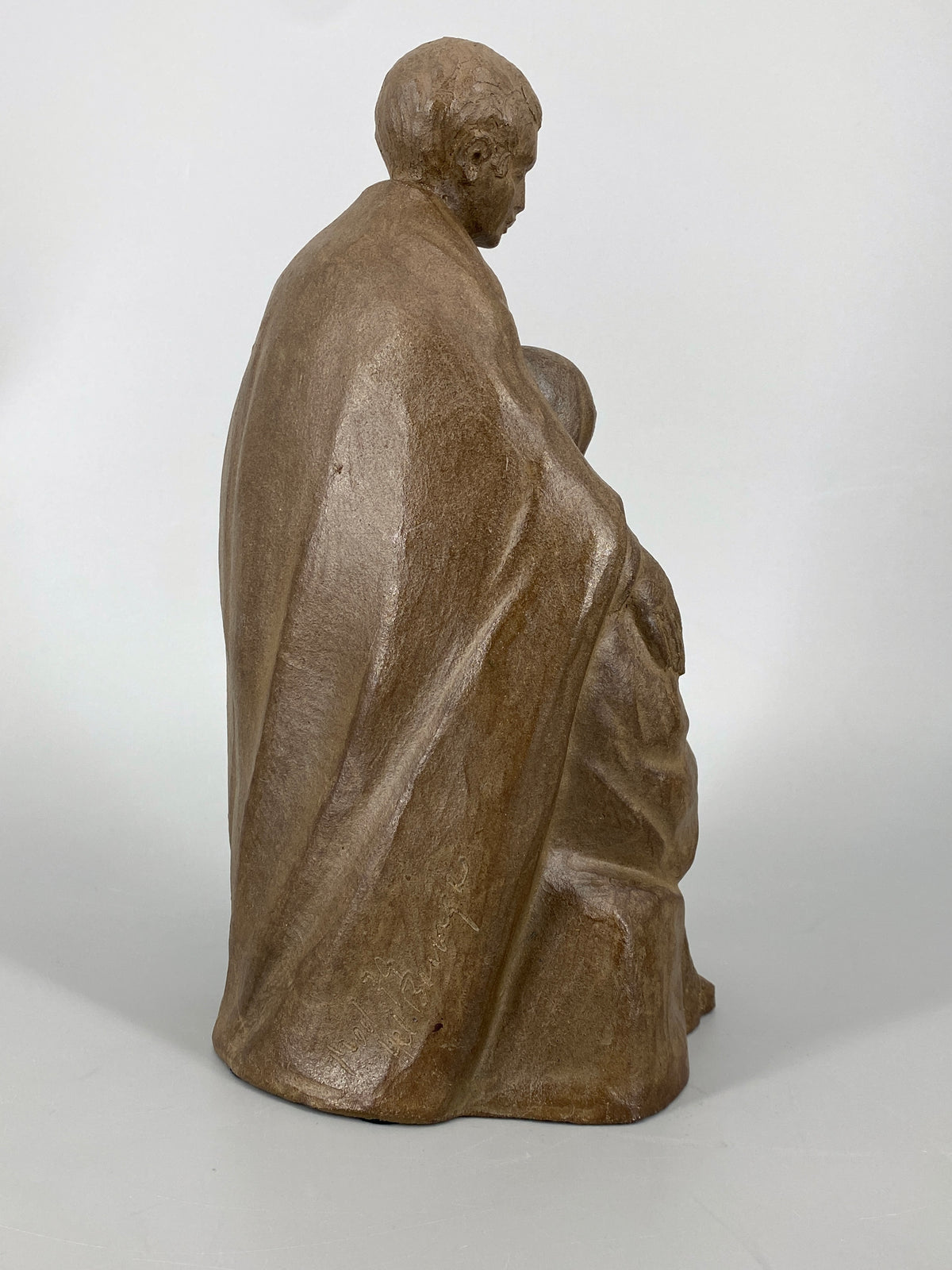 Handsignierte Figurgruppe der heiligen Familie von Helmut Bourger (1929–1989) aus Ton mit Kupfer patiniert, 1979