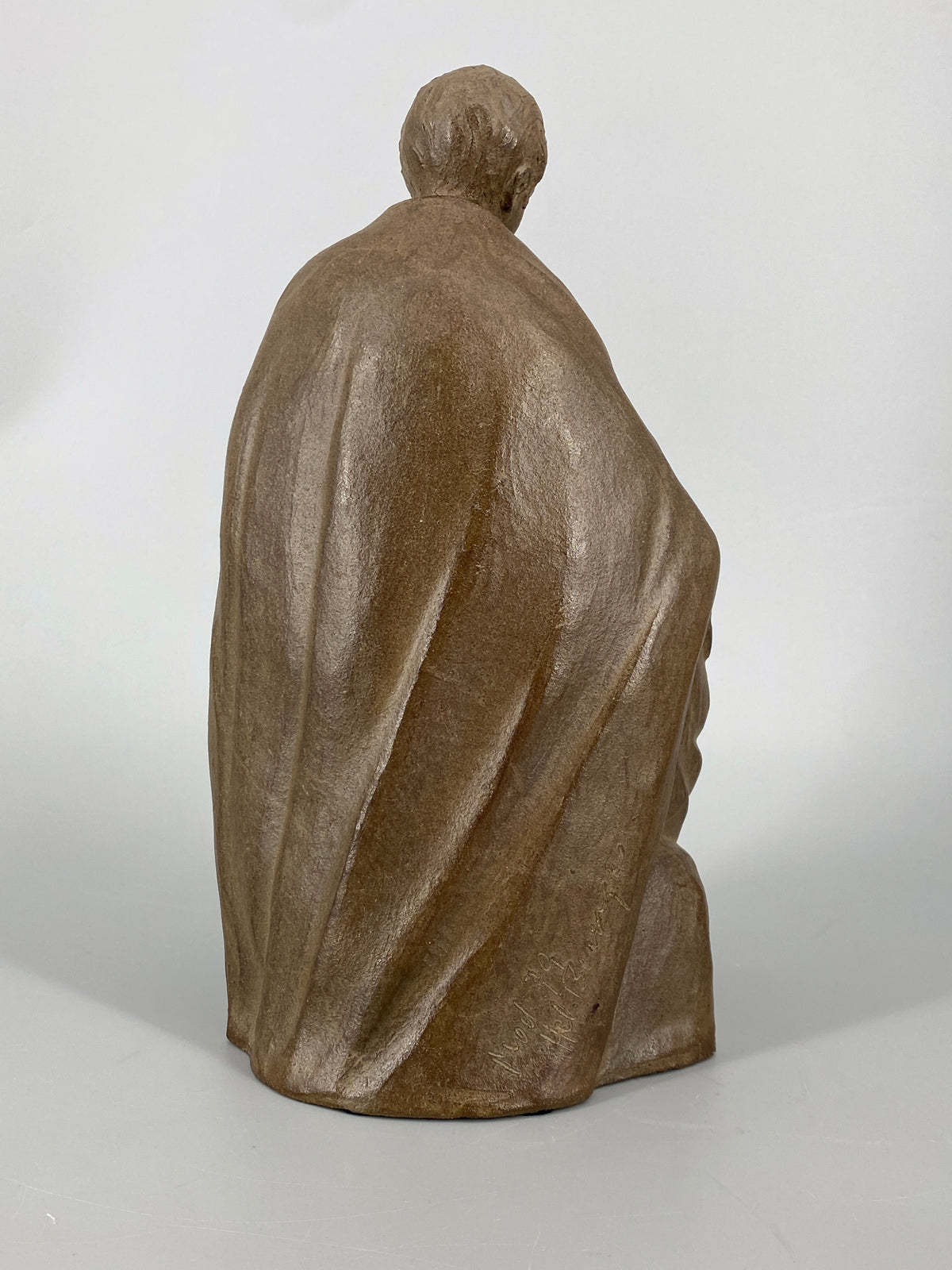 Handsignierte Figurgruppe der heiligen Familie von Helmut Bourger (1929–1989) aus Ton mit Kupfer patiniert, 1979