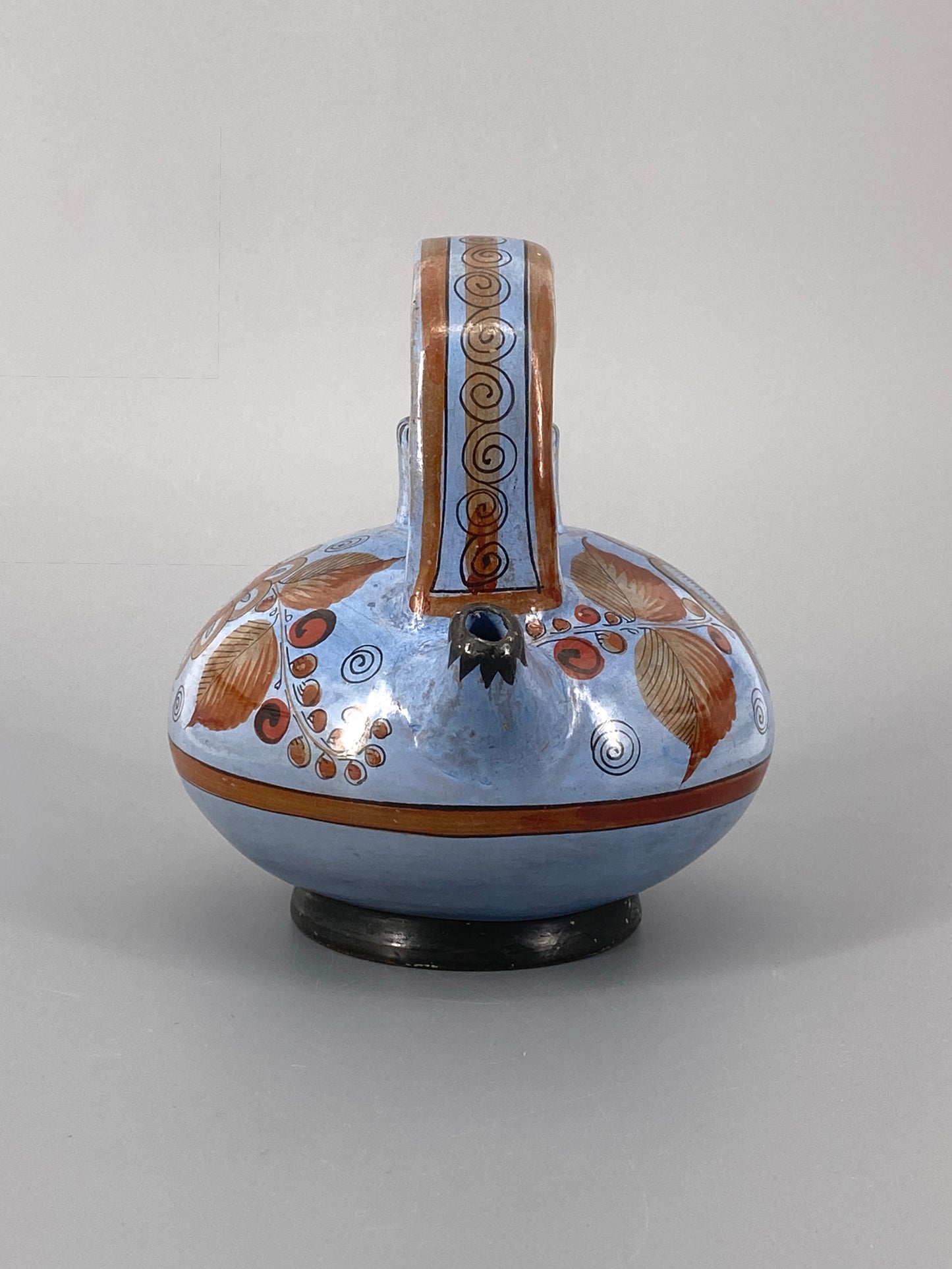 Mexikanischer Keramikkrug, handbemalt mit Blumen, 20. Jh.