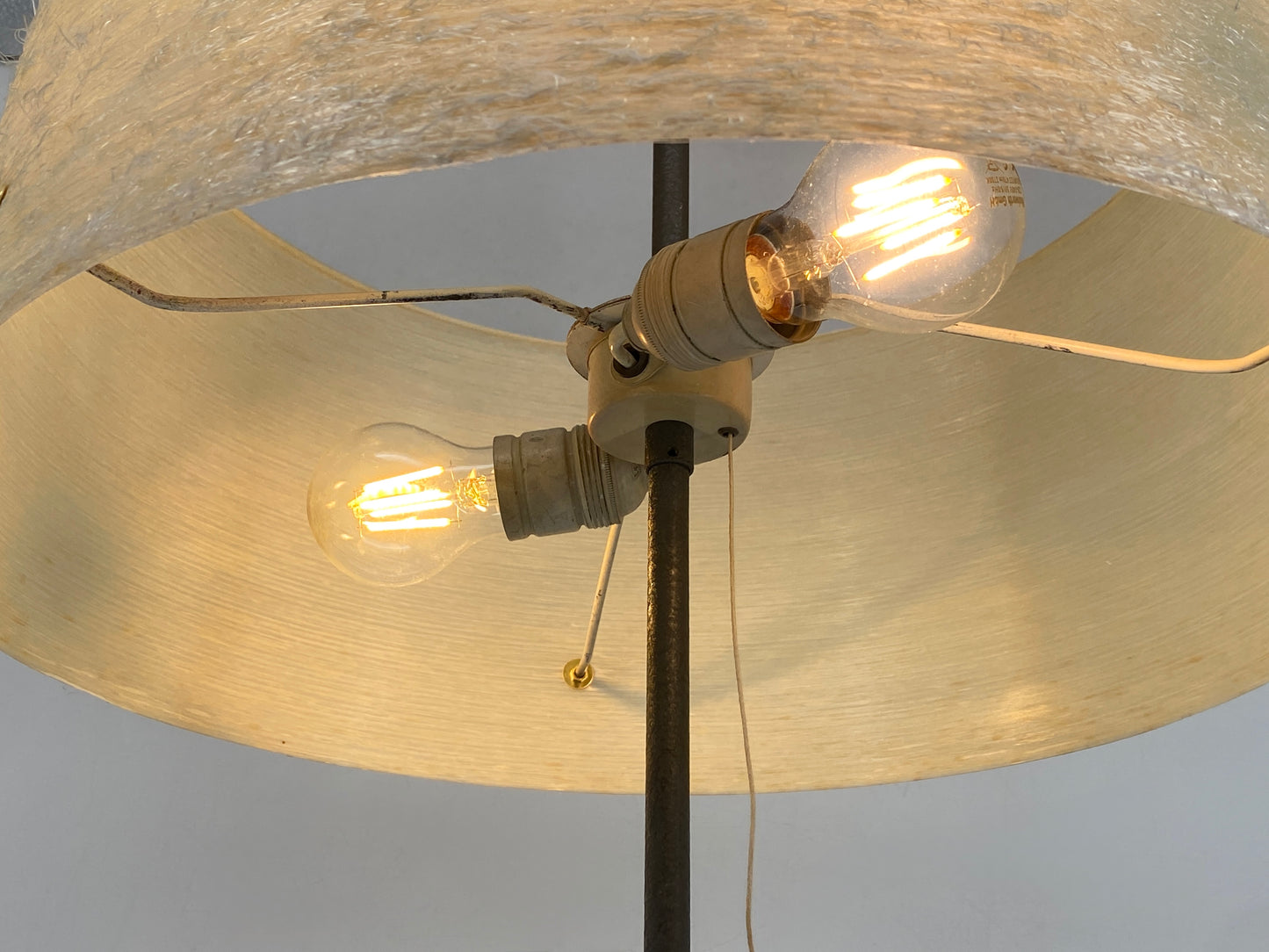 Mid Century Stehlampe mit Harzfaserschirm, 50/60er