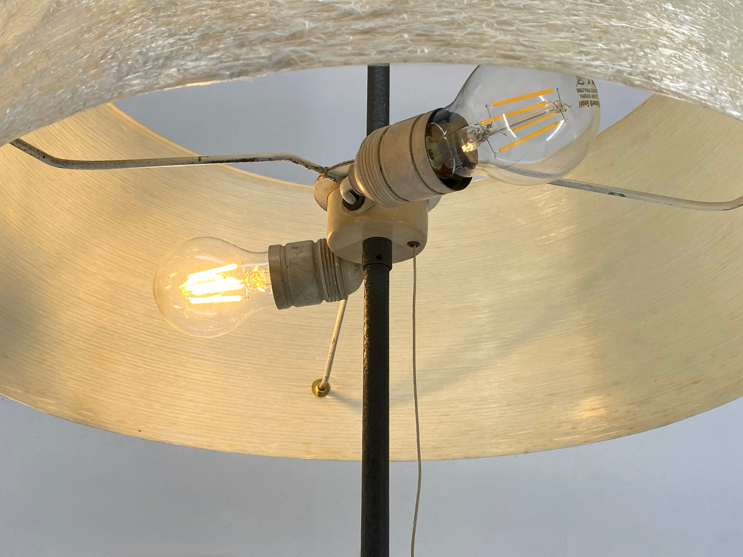 Mid Century Stehlampe mit Harzfaserschirm, 50/60er