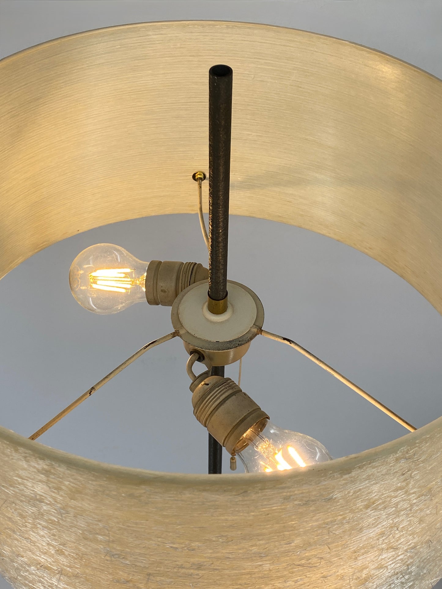 Mid Century Stehlampe mit Harzfaserschirm, 50/60er