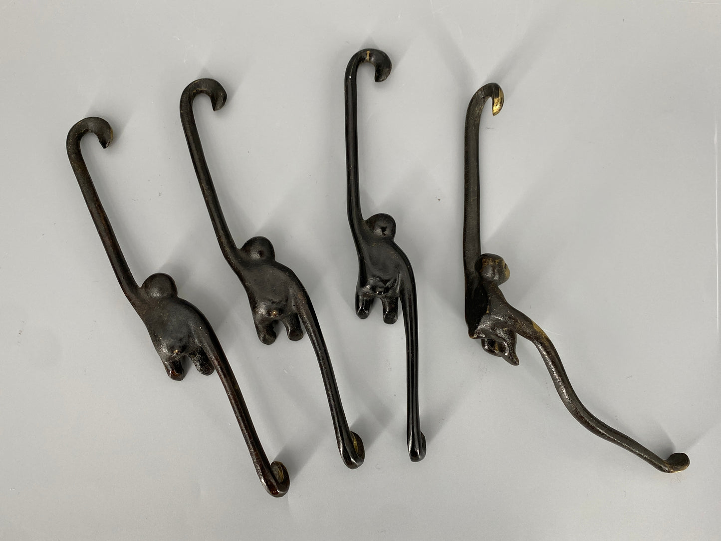 Messinghaken im Affendesign, 50er
