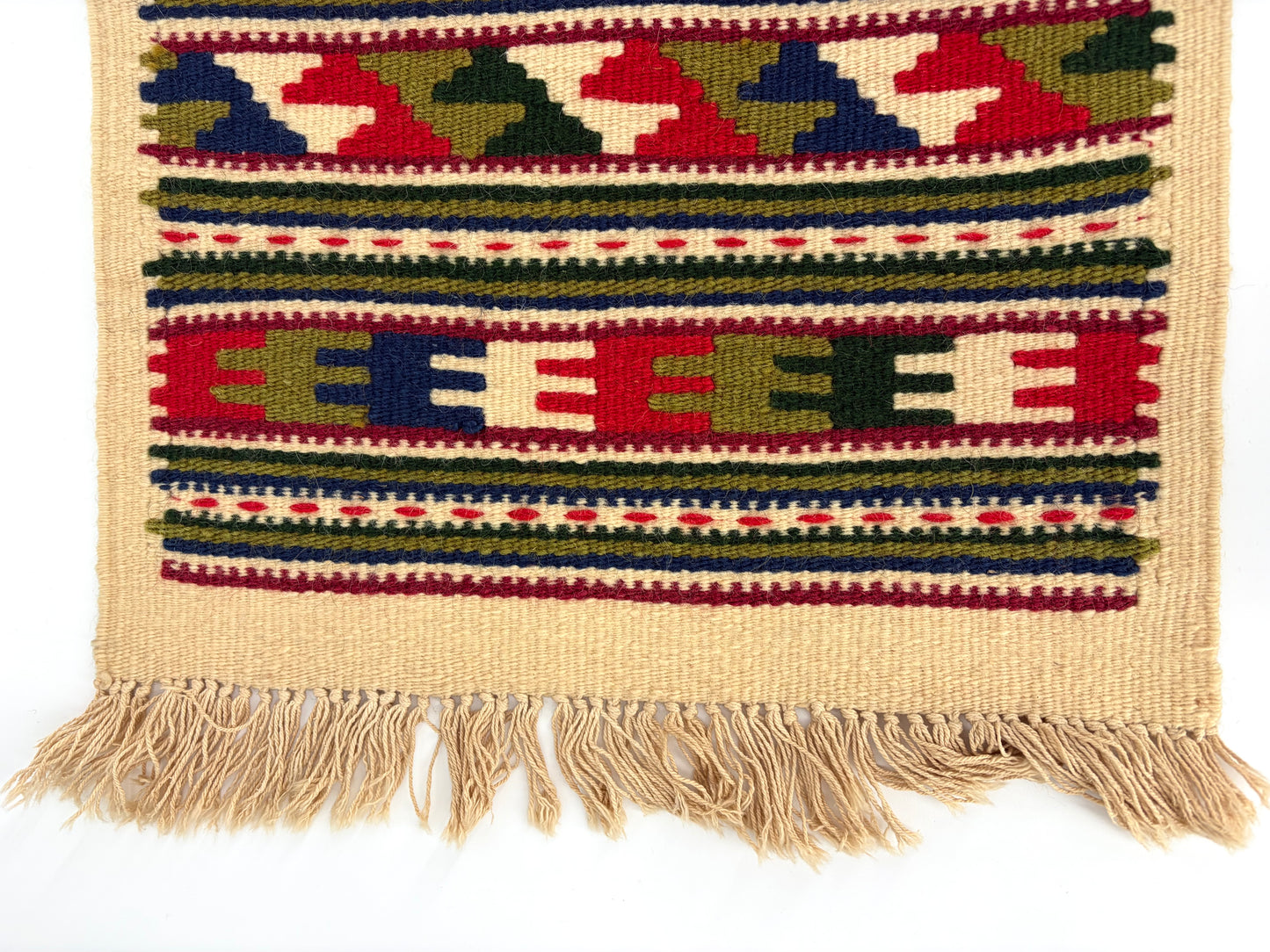 Kleiner Tischläufer mit mit geometrischem Muster im Nomaden-Stil