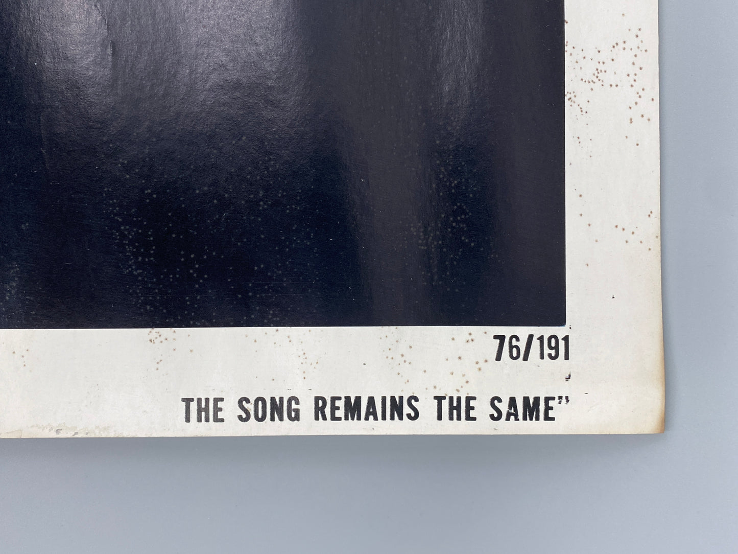 Filmplakat aus den Vereinigten Staaten zum Konzertfilm "The Song Remains the Same" von Led Zeppelin aus dem Jahr 1976, Offset-Lithografie auf Karton kaschiert