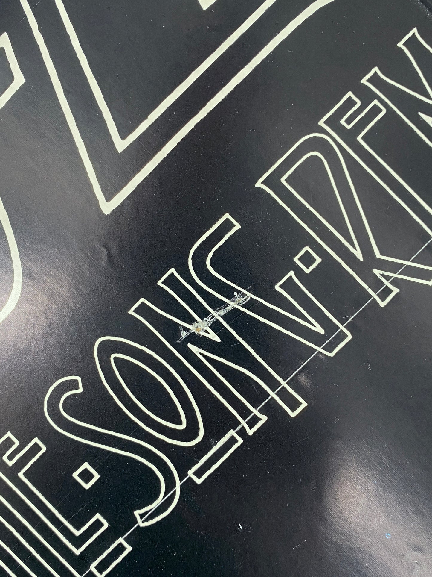Filmplakat aus den Vereinigten Staaten zum Konzertfilm "The Song Remains the Same" von Led Zeppelin aus dem Jahr 1976, Offset-Lithografie auf Karton kaschiert